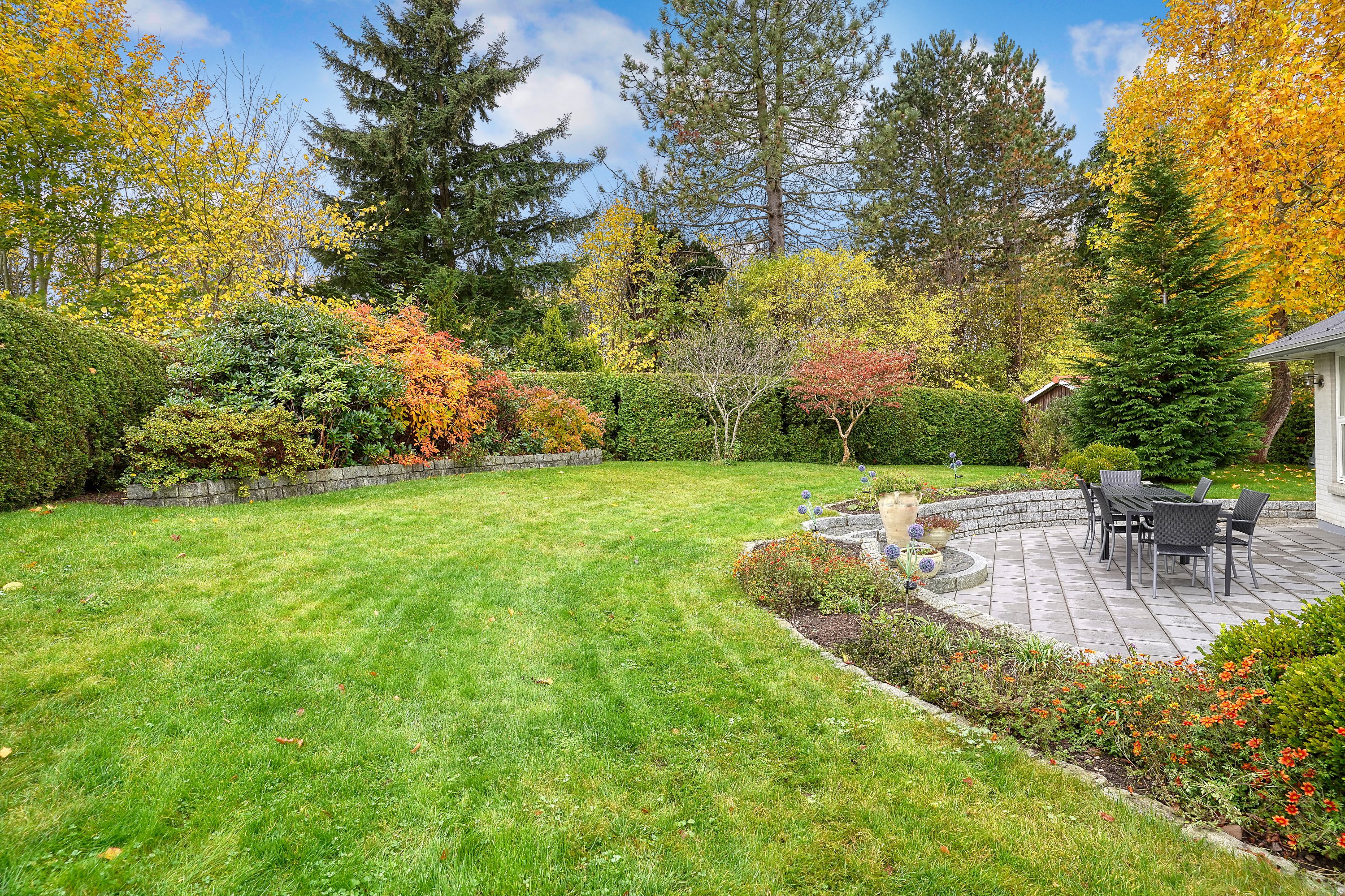 Fremhævet have billede i fuldskærmstilstand. Billede af Kastaniehaven 5, 3400 Hillerød