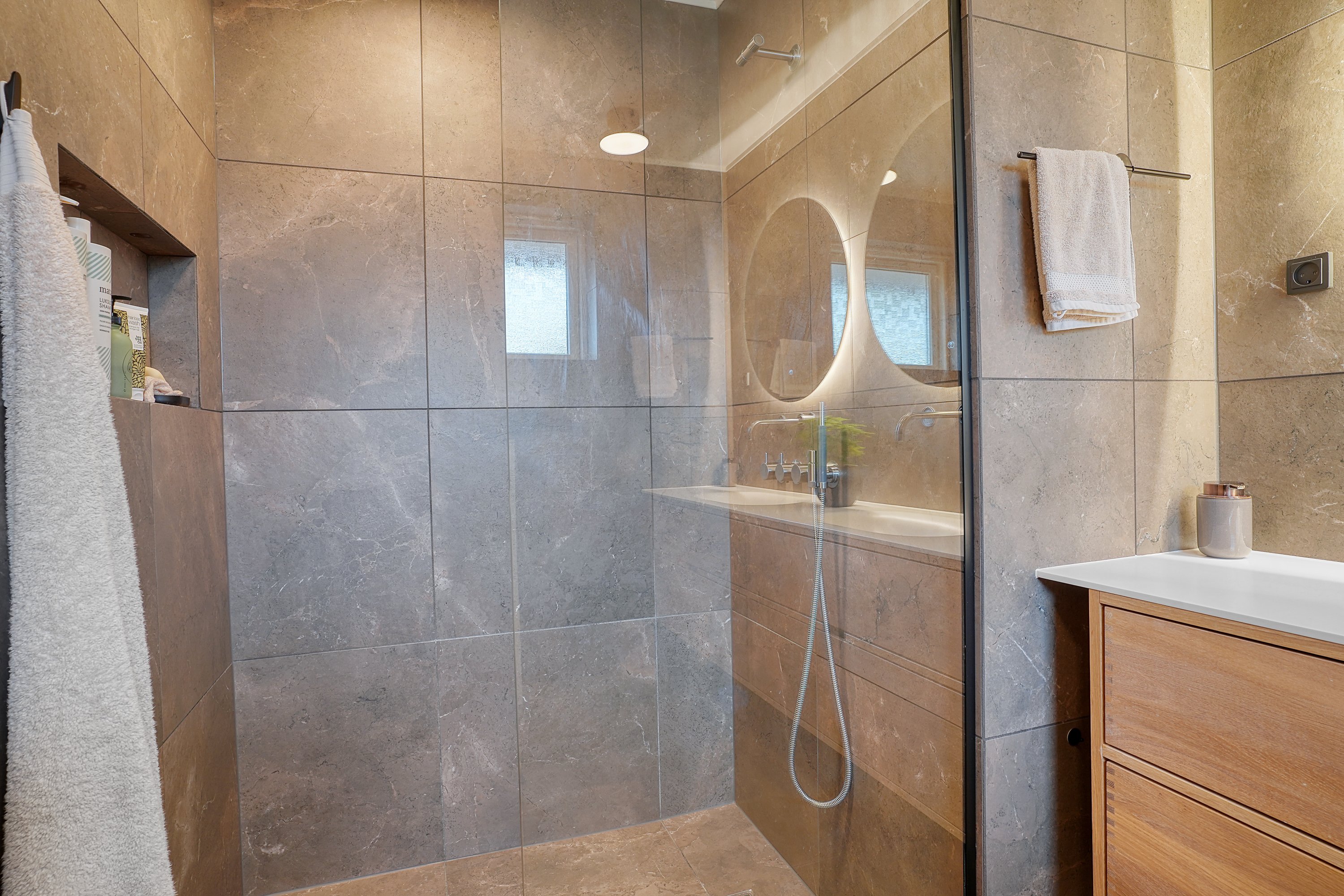 Fremhævet badeværelse billede i fuldskærmstilstand. Billede af Kastaniehaven 5, 3400 Hillerød