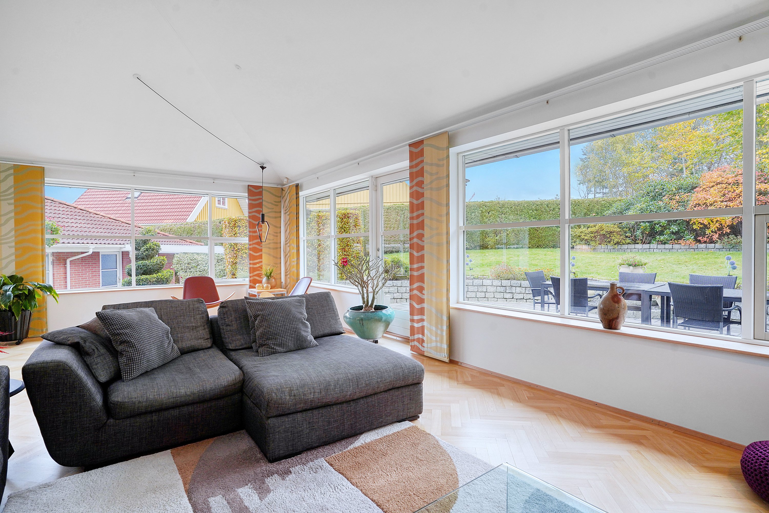 Fremhævet stue billede i fuldskærmstilstand. Billede af Kastaniehaven 5, 3400 Hillerød