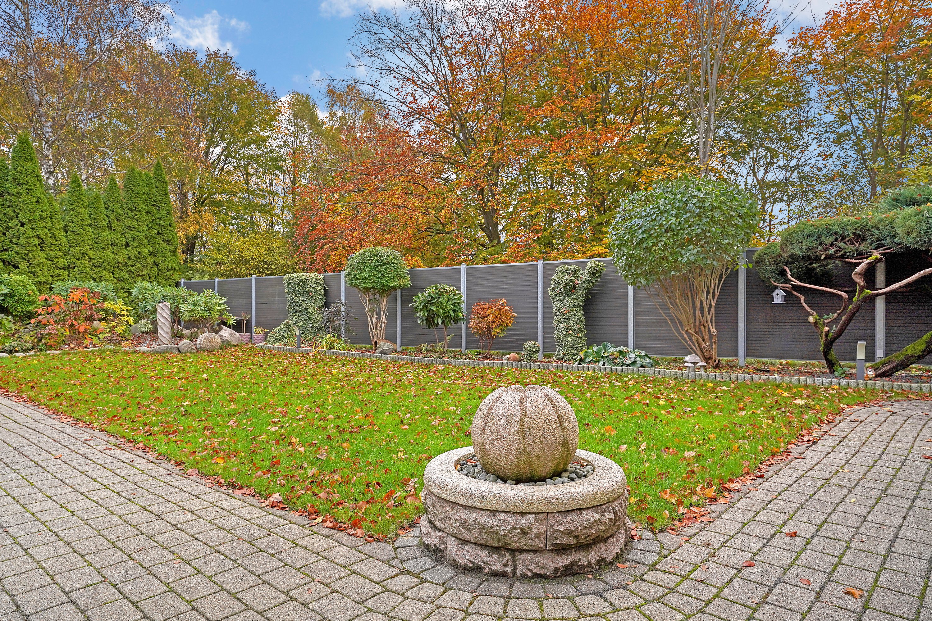 Fremhævet have billede i fuldskærmstilstand. Billede af Åvang 71, 3400 Hillerød