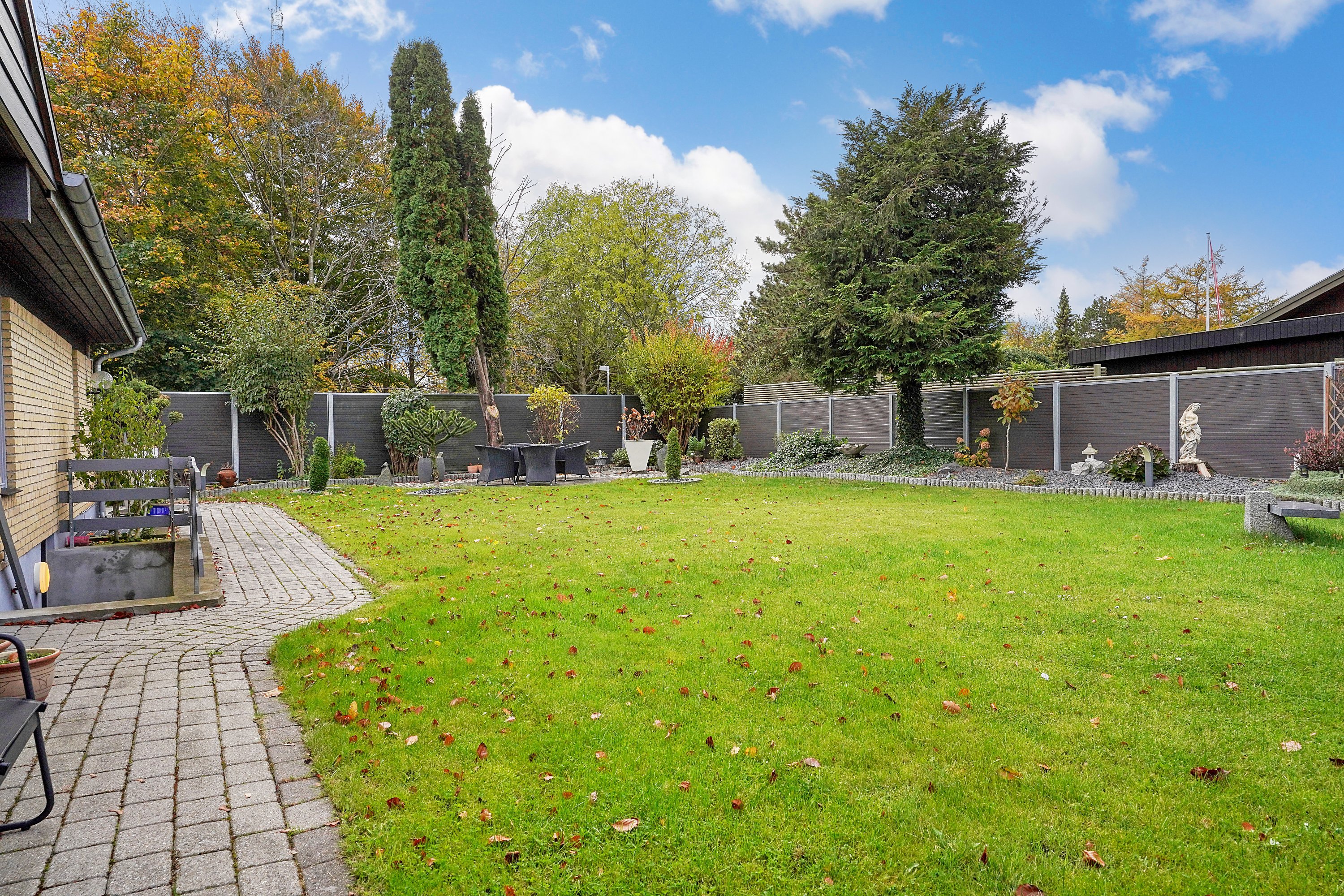 Fremhævet have billede i fuldskærmstilstand. Billede af Åvang 71, 3400 Hillerød