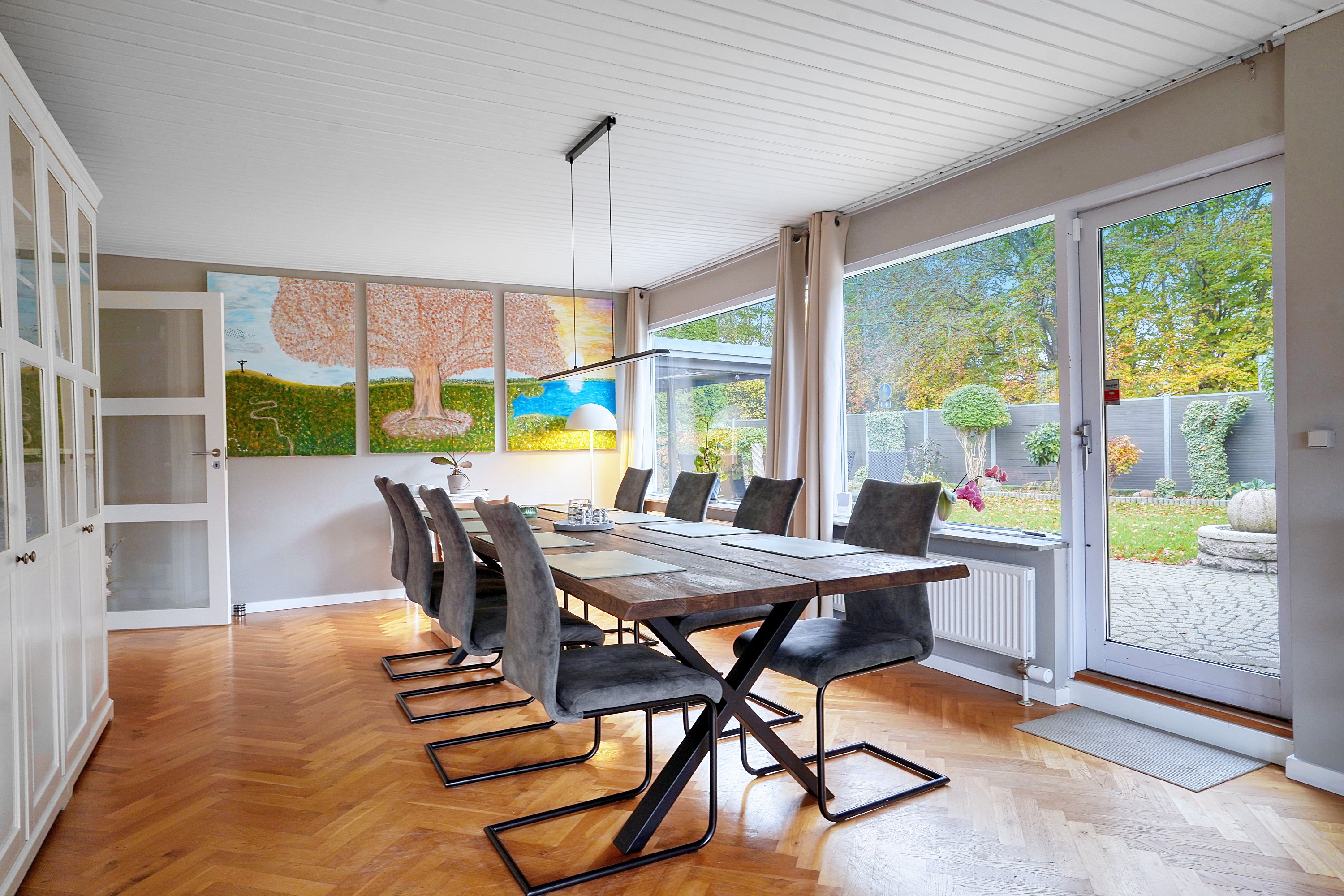 Fremhævet spisestue billede i fuldskærmstilstand. Billede af Åvang 71, 3400 Hillerød