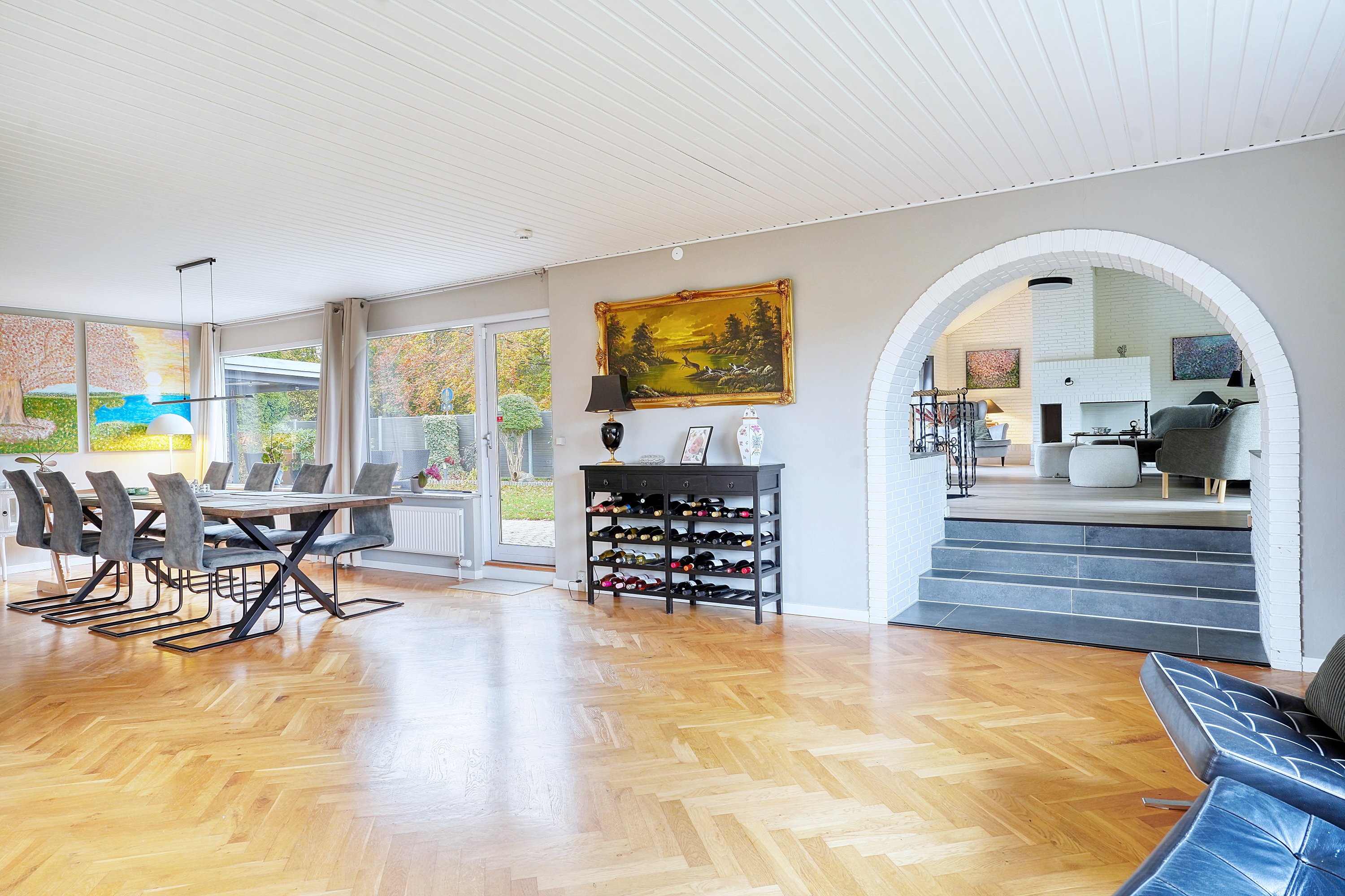 Fremhævet spisestue billede i fuldskærmstilstand. Billede af Åvang 71, 3400 Hillerød