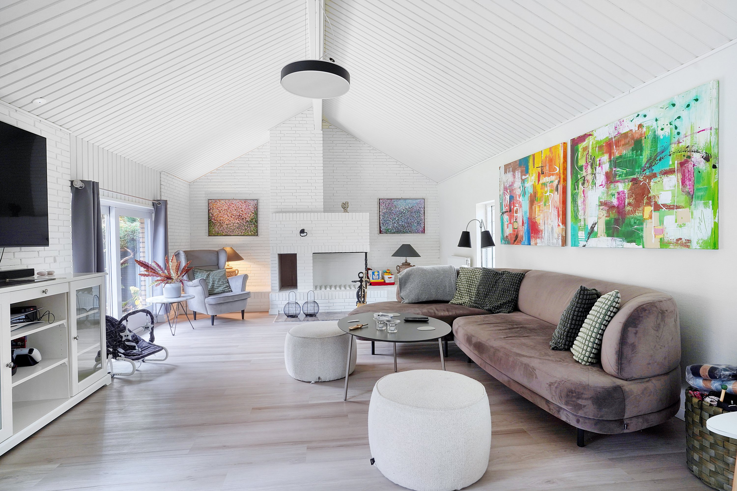 Fremhævet stue billede i fuldskærmstilstand. Billede af Åvang 71, 3400 Hillerød