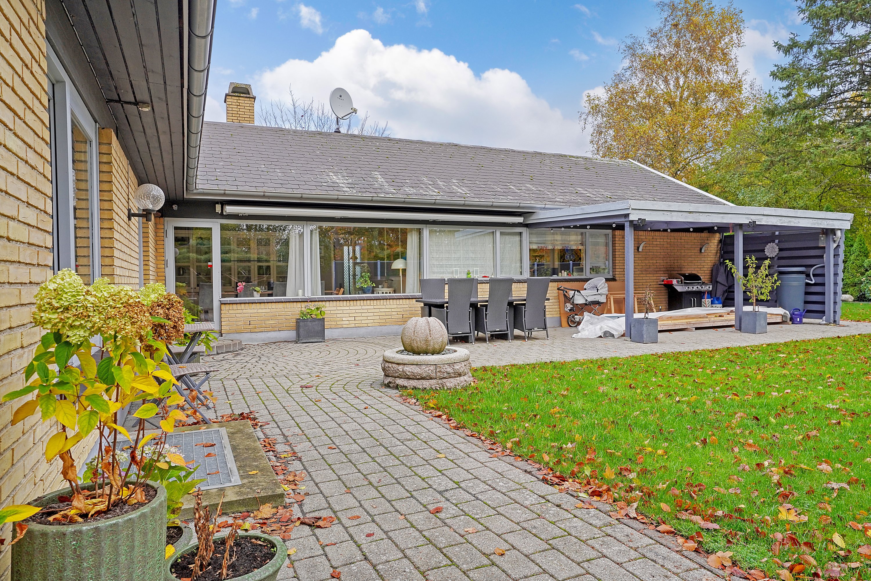 Fremhævet terrasse billede i fuldskærmstilstand. Billede af Åvang 71, 3400 Hillerød