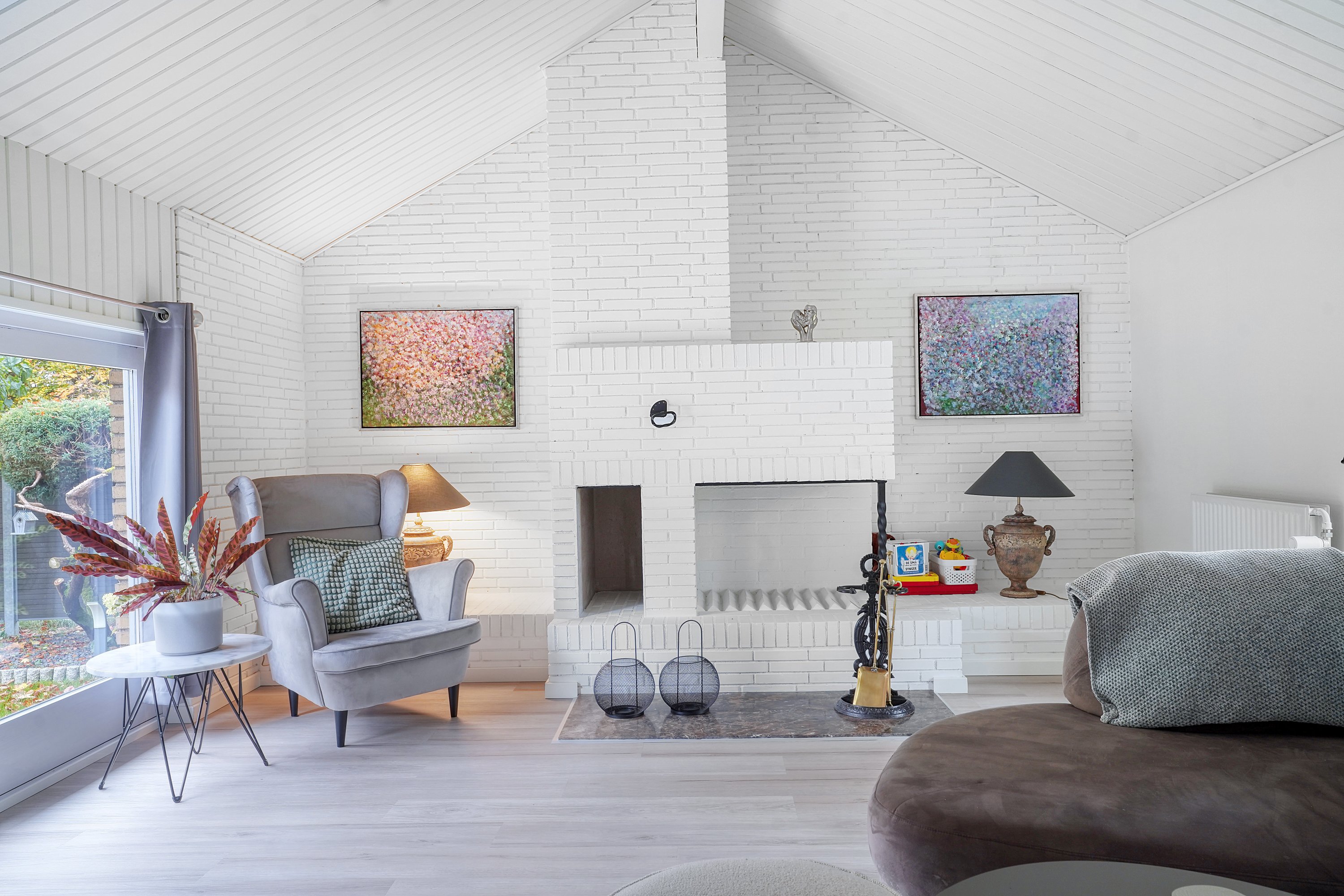 Fremhævet stue billede i fuldskærmstilstand. Billede af Åvang 71, 3400 Hillerød