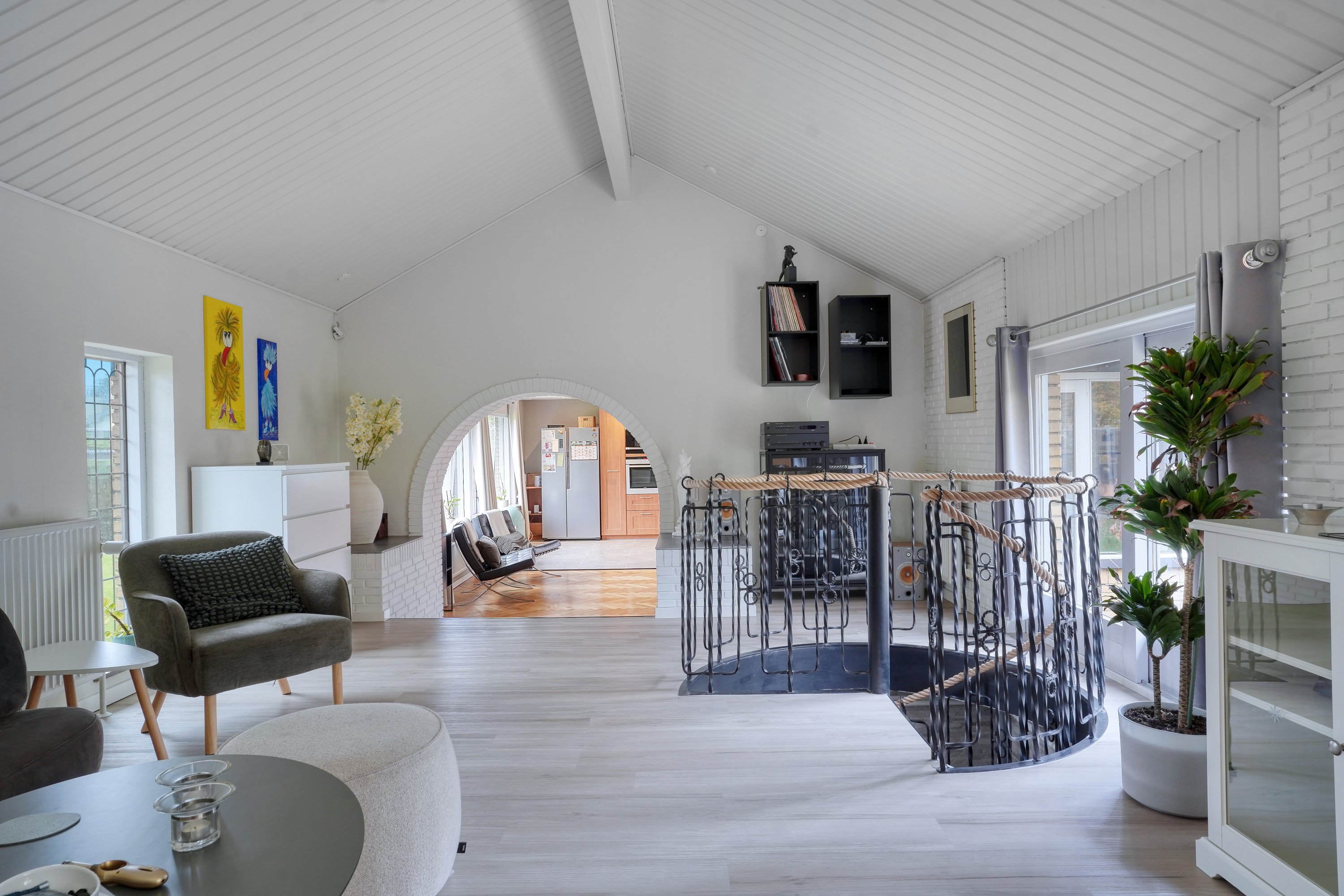 Fremhævet stue billede i fuldskærmstilstand. Billede af Åvang 71, 3400 Hillerød