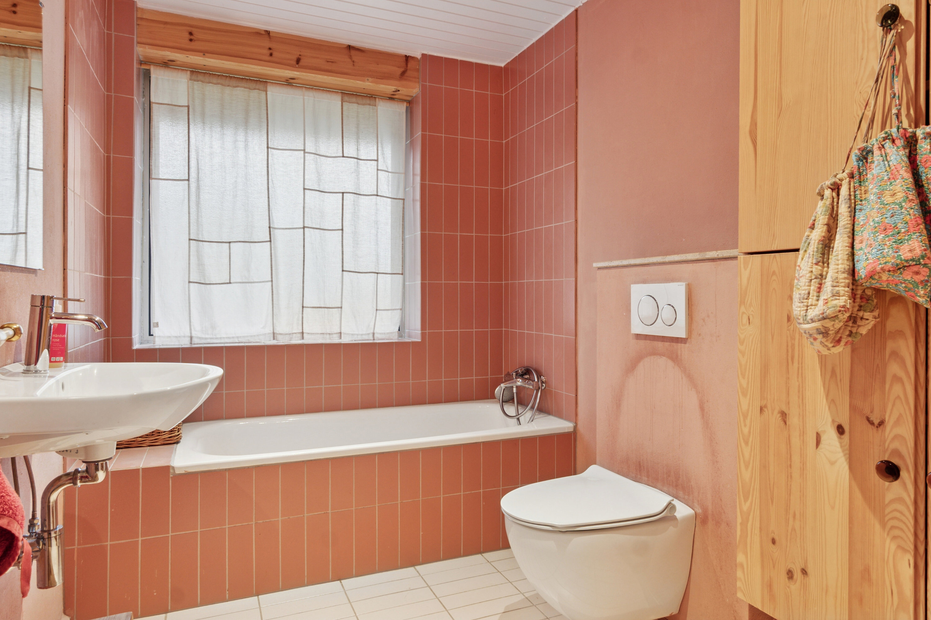 Fremhævet badeværelse billede i fuldskærmstilstand. Billede af Skolestien 4, Klitmøller, 7700 Thisted