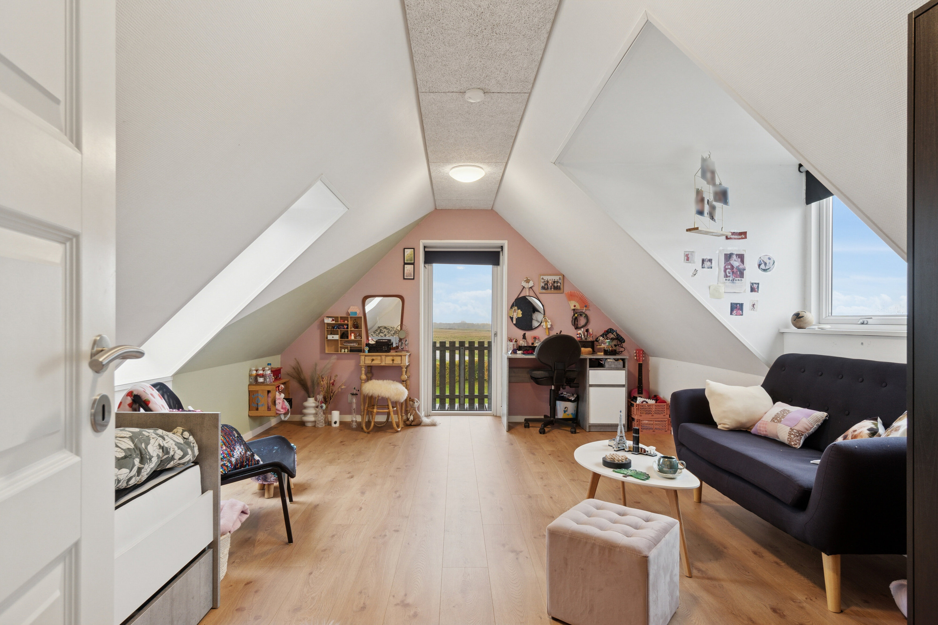 Fremhævet stue billede i fuldskærmstilstand. Billede af Fynslundvej 86, 6064 Jordrup