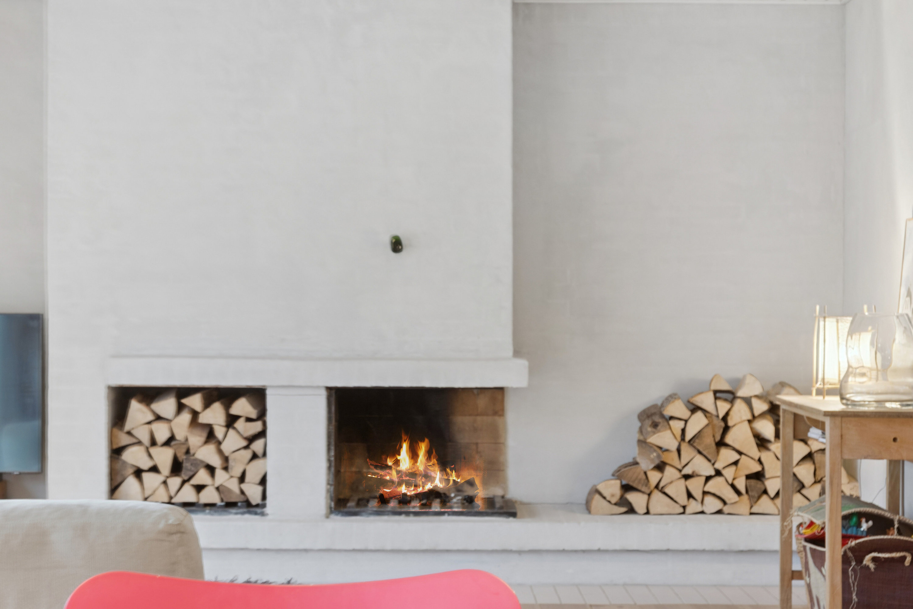 Fremhævet pejsestue billede i fuldskærmstilstand. Billede af Skolestien 4, Klitmøller, 7700 Thisted