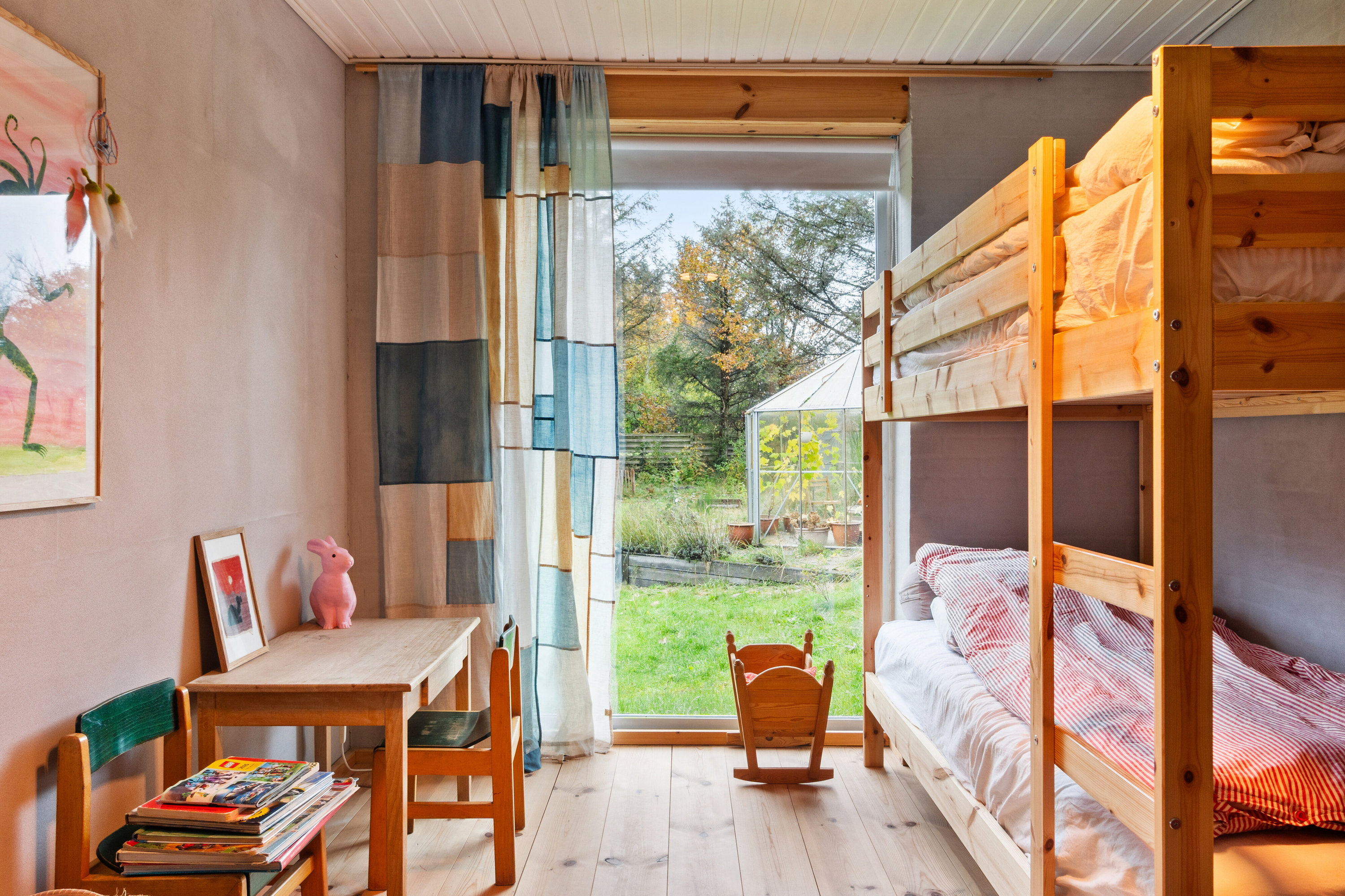 Fremhævet børneværelse billede i fuldskærmstilstand. Billede af Skolestien 4, Klitmøller, 7700 Thisted