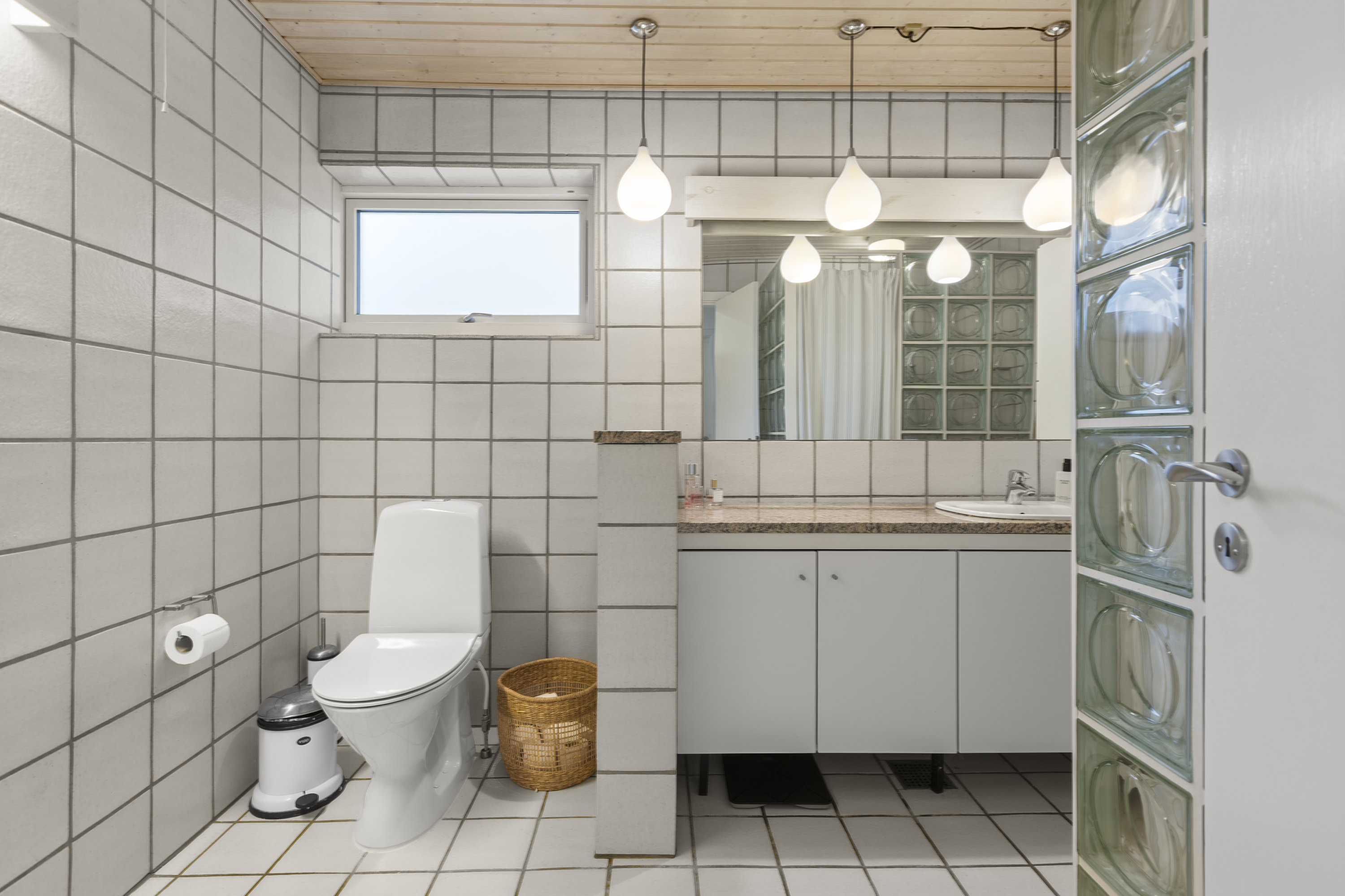 Fremhævet badeværelse billede i fuldskærmstilstand. Billede af Hagelbjergvej 23, 4100 Ringsted