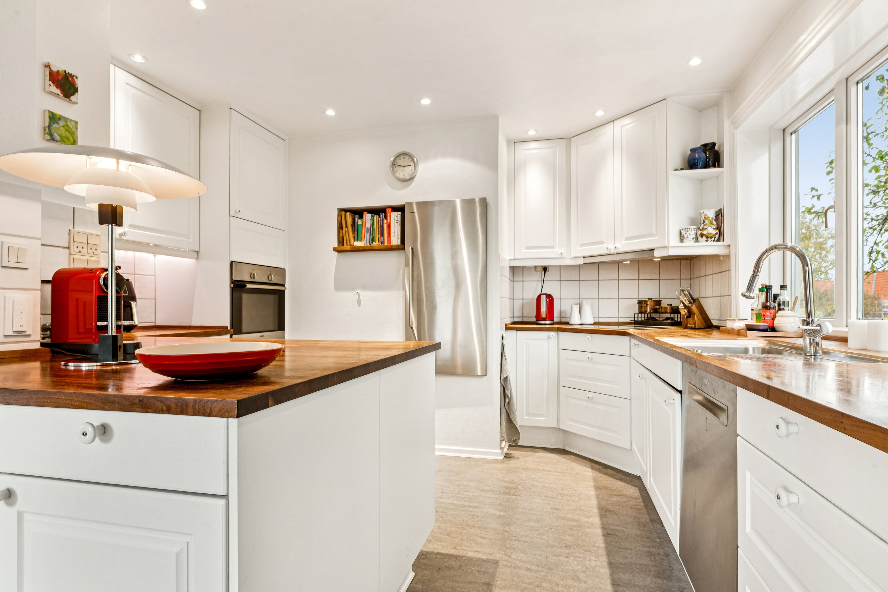 Fremhævet køkken billede i fuldskærmstilstand. Billede af Dyssegårdsvej 63, 2870 Dyssegård