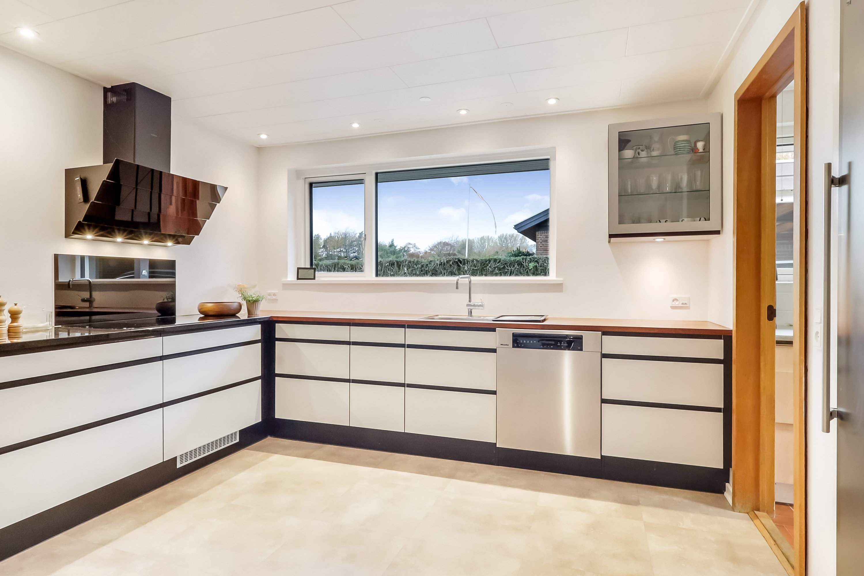 Fremhævet køkken billede i fuldskærmstilstand. Billede af Herman Nielsens Vej 12, 5700 Svendborg