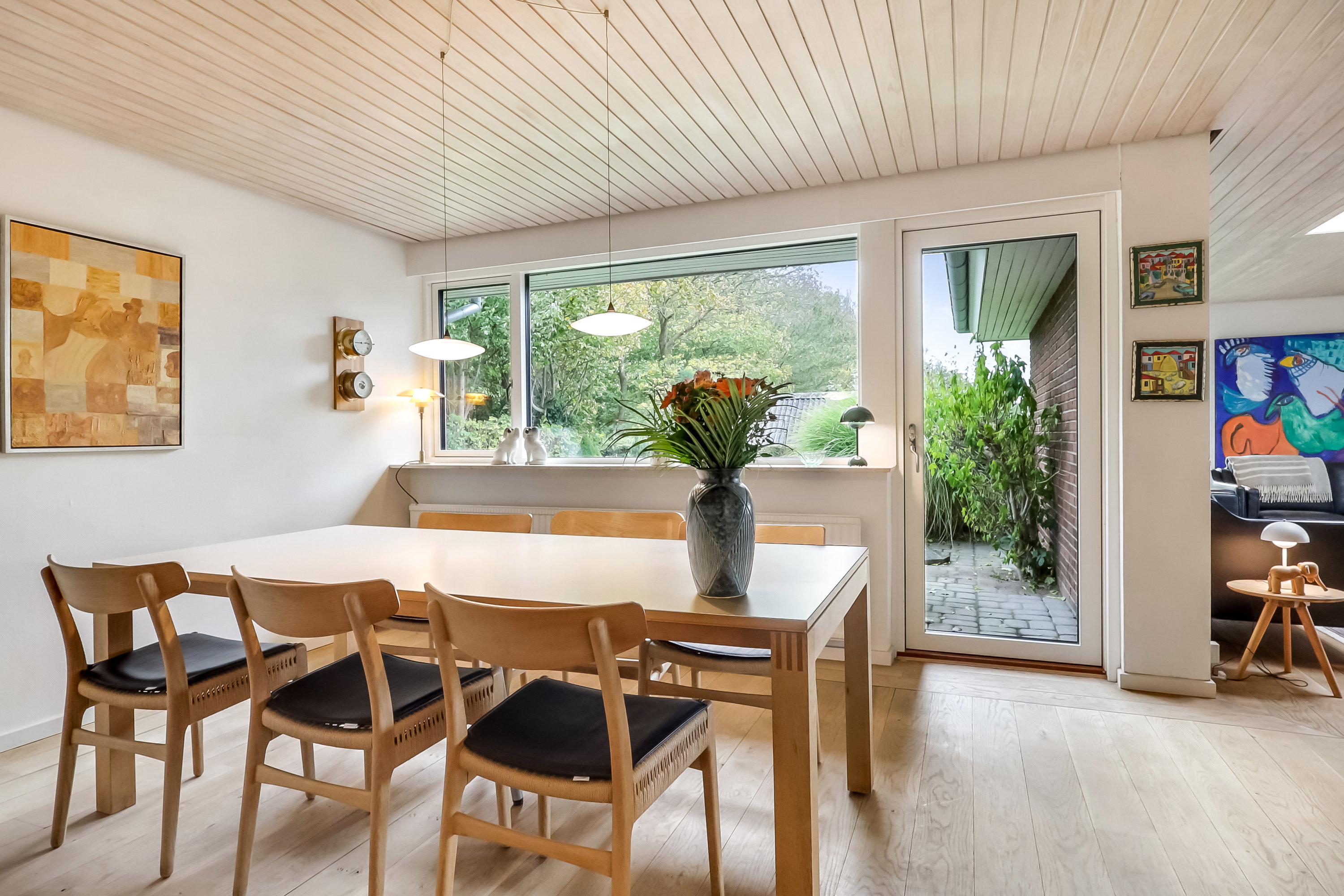 Fremhævet stue billede i fuldskærmstilstand. Billede af Herman Nielsens Vej 12, 5700 Svendborg