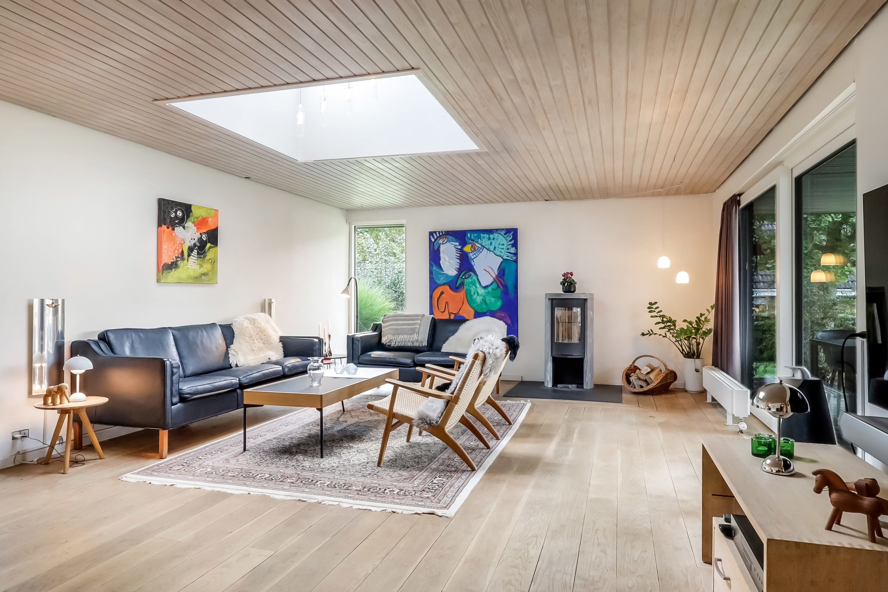 Fremhævet stue billede i fuldskærmstilstand. Billede af Herman Nielsens Vej 12, 5700 Svendborg