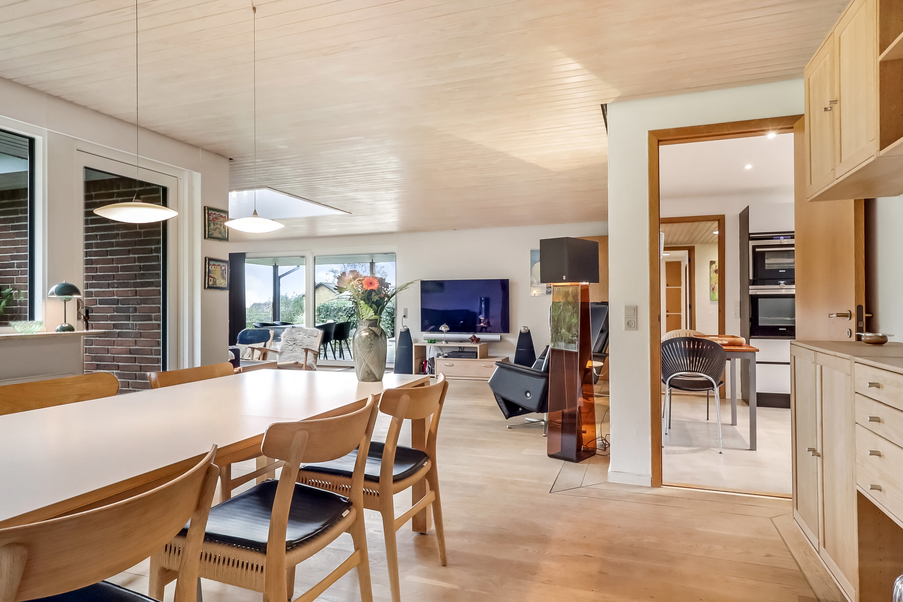 Fremhævet stue billede i fuldskærmstilstand. Billede af Herman Nielsens Vej 12, 5700 Svendborg