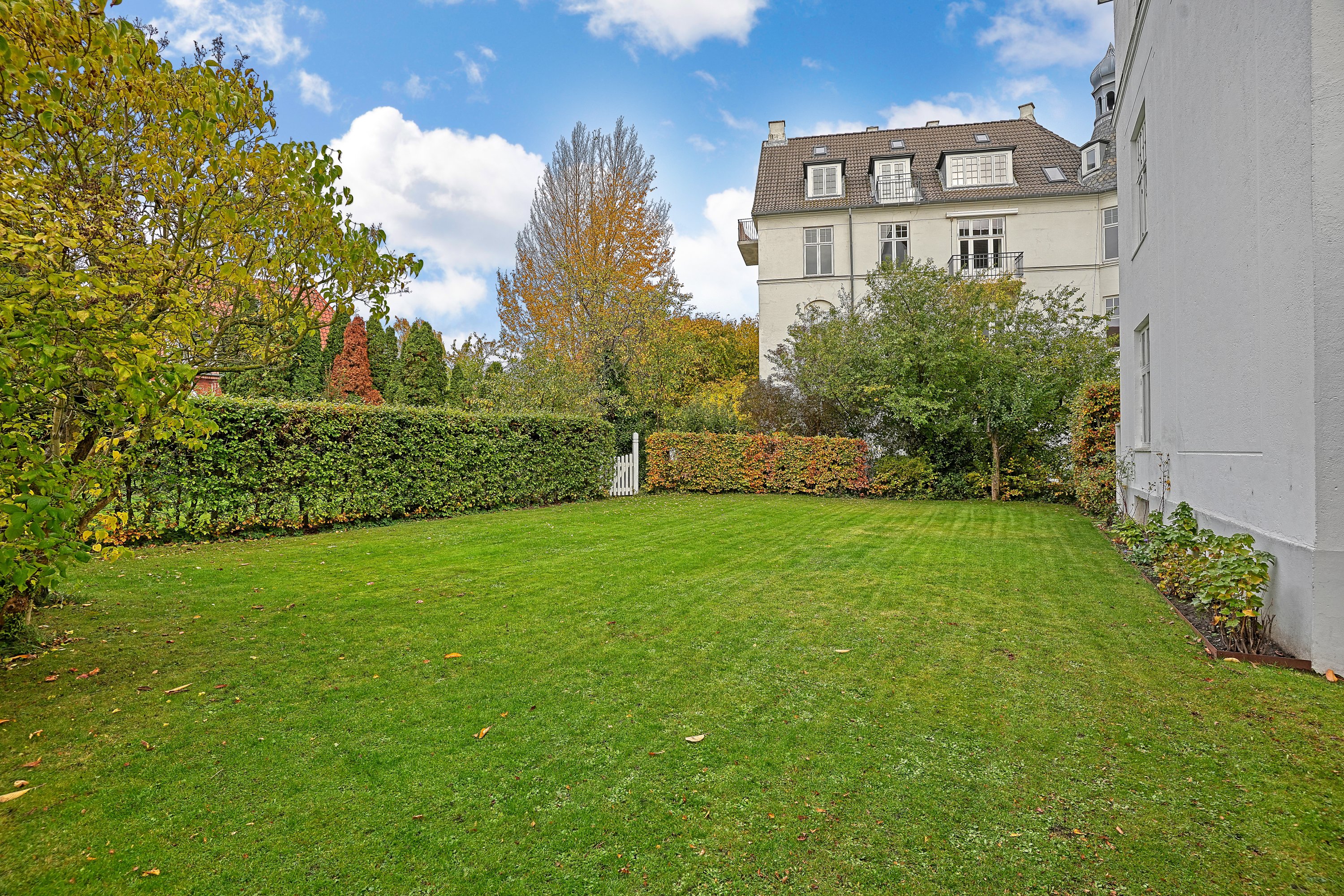 Miniaturebillede 2: gårdmiljø. Billede af Kristian Zahrtmanns Plads 81, 2. th., 2000 Frederiksberg