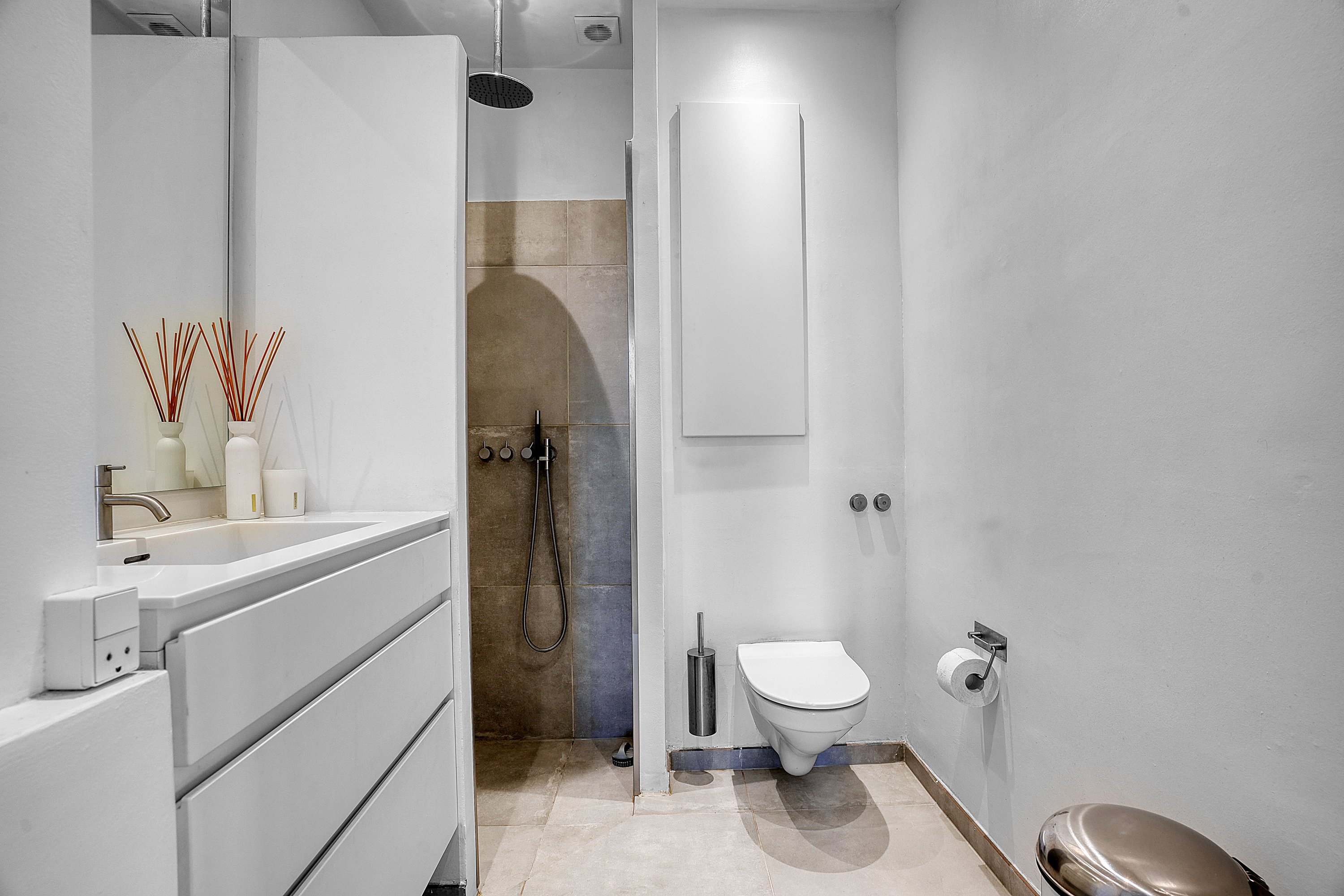 Fremhævet badeværelse billede i fuldskærmstilstand. Billede af Kristian Zahrtmanns Plads 81, 2. th., 2000 Frederiksberg