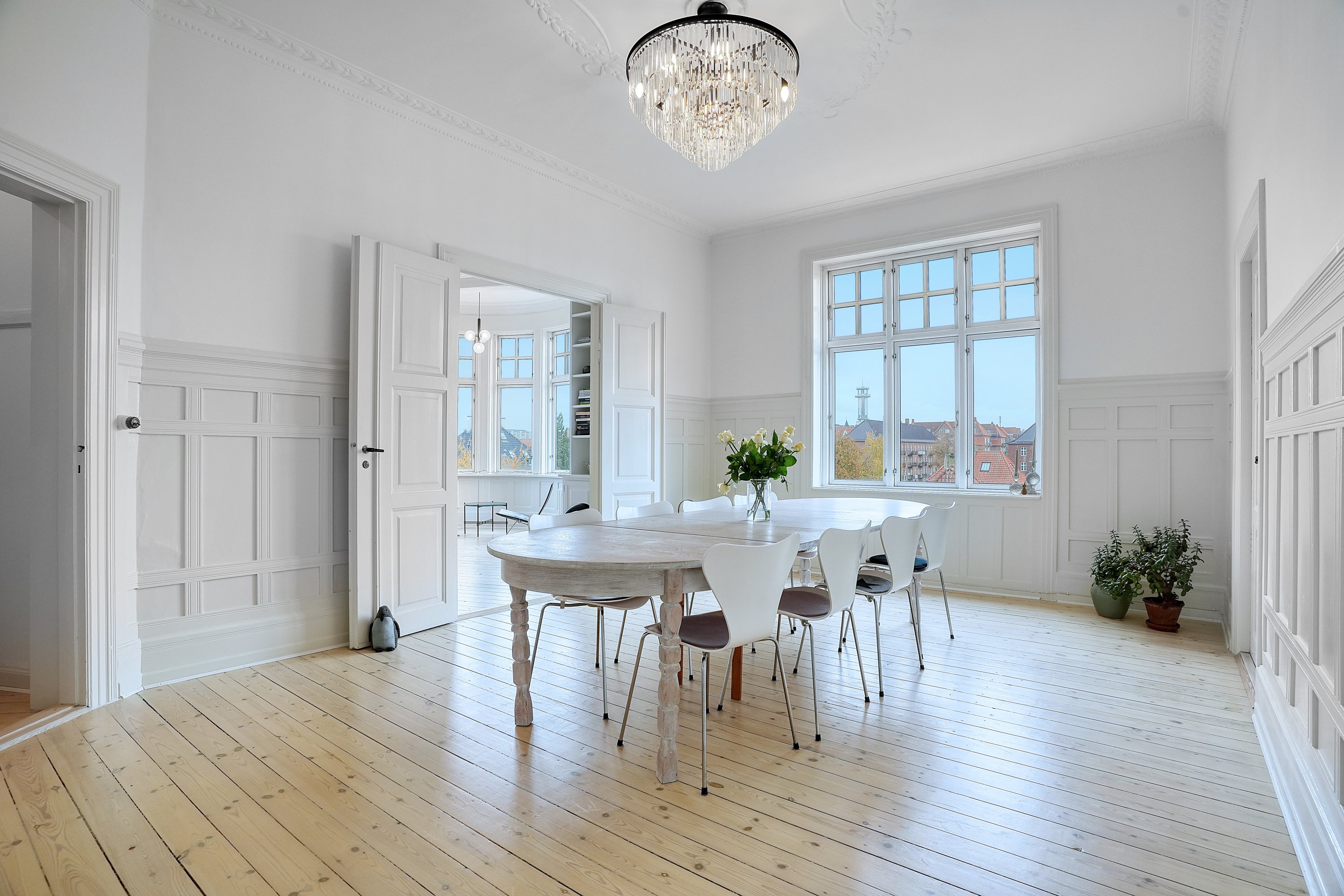 Fremhævet spisestue billede i fuldskærmstilstand. Billede af Kristian Zahrtmanns Plads 81, 2. th., 2000 Frederiksberg