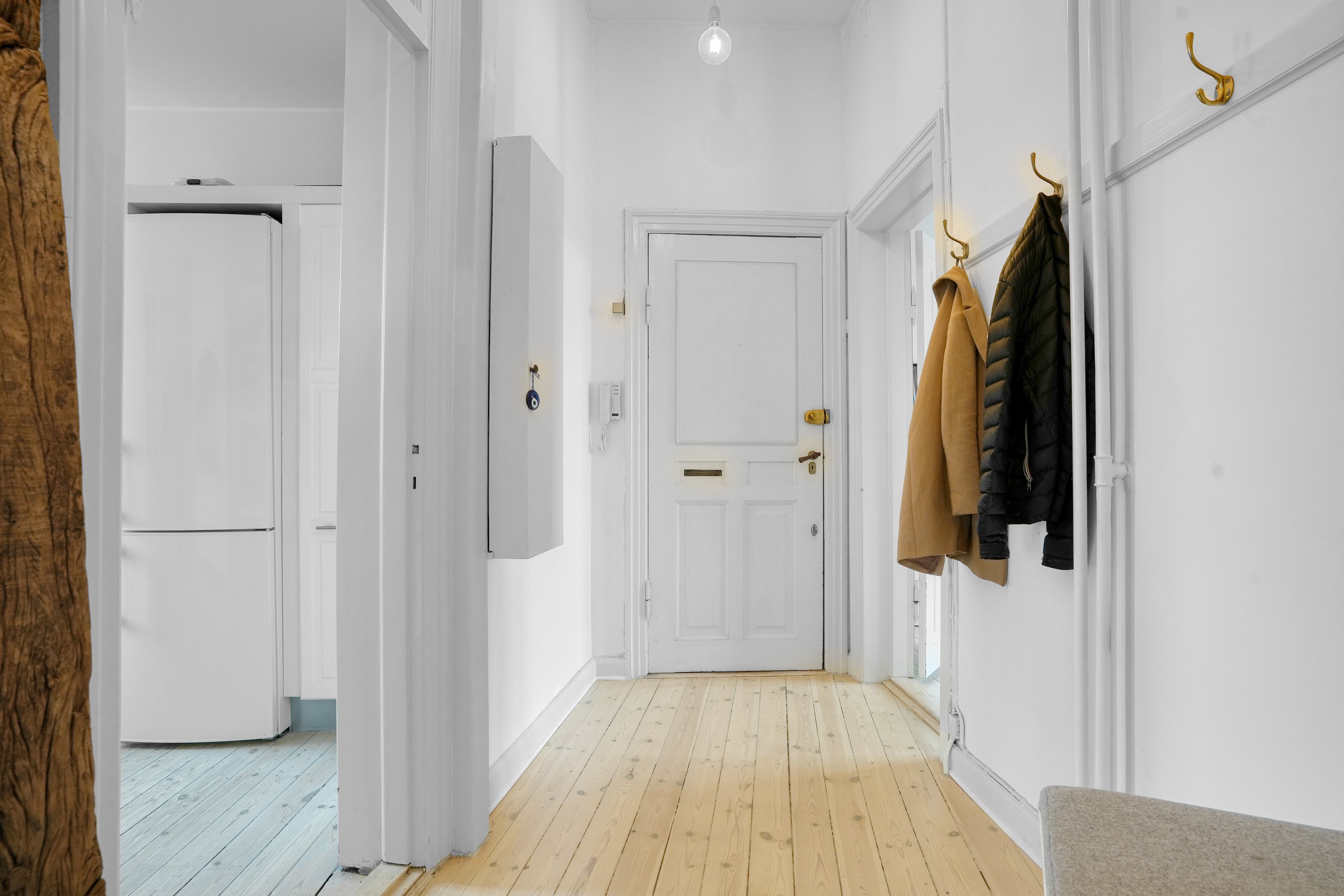 Fremhævet entré billede i fuldskærmstilstand. Billede af Kristian Zahrtmanns Plads 81, 2. th., 2000 Frederiksberg