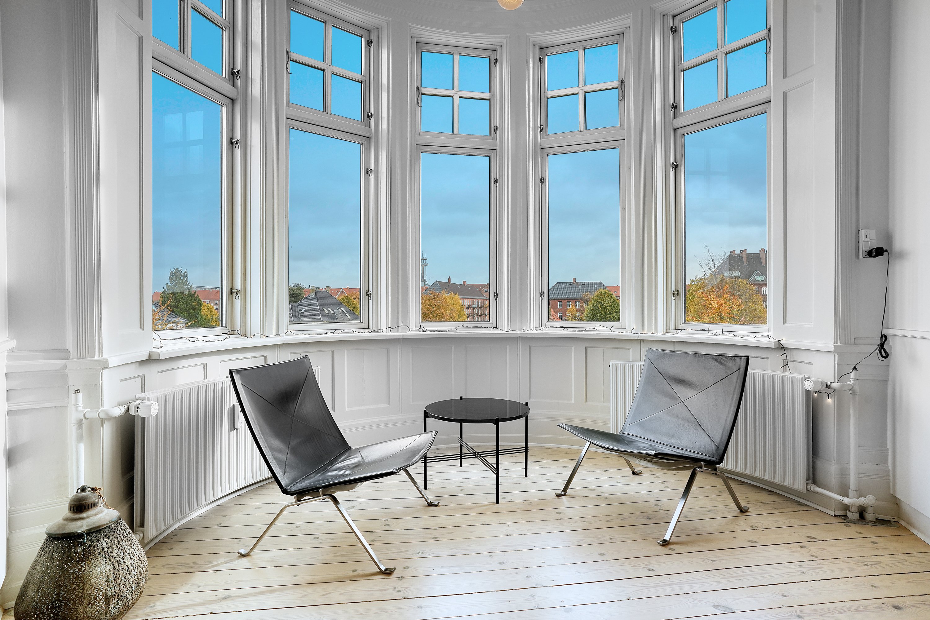 Fremhævet stue billede i fuldskærmstilstand. Billede af Kristian Zahrtmanns Plads 81, 2. th., 2000 Frederiksberg