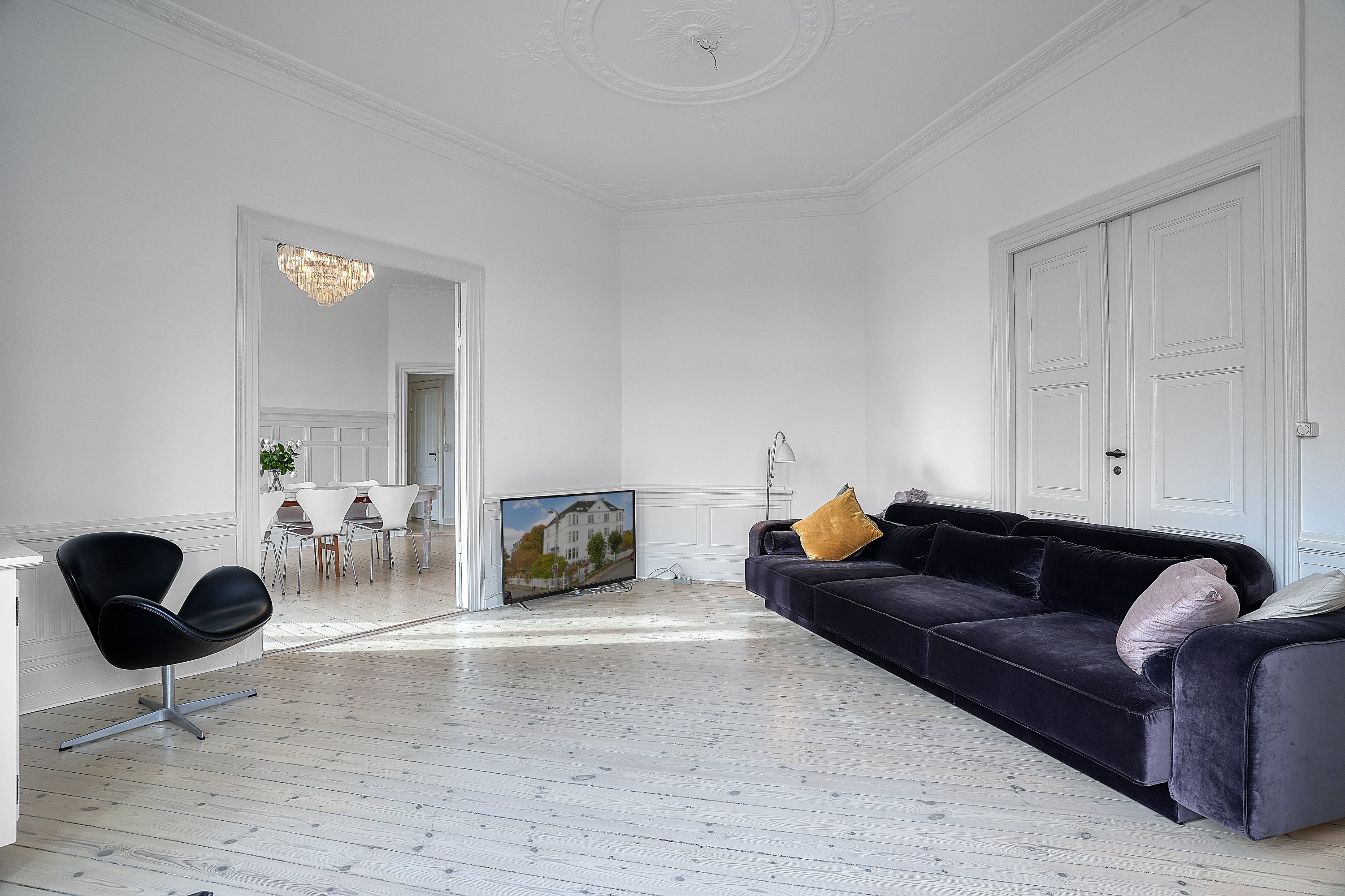 Fremhævet stue billede i fuldskærmstilstand. Billede af Kristian Zahrtmanns Plads 81, 2. th., 2000 Frederiksberg