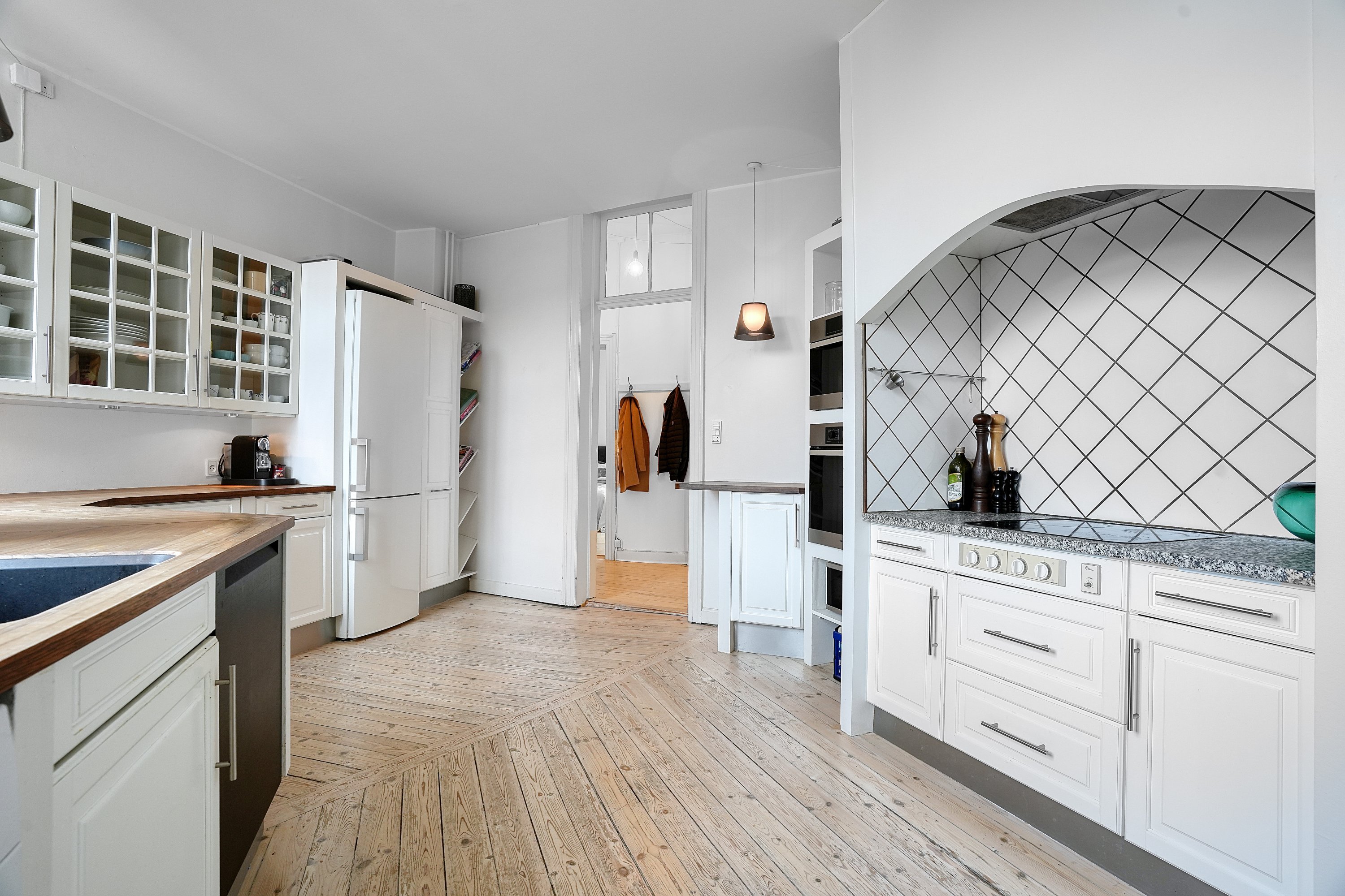 Fremhævet køkken billede i fuldskærmstilstand. Billede af Kristian Zahrtmanns Plads 81, 2. th., 2000 Frederiksberg