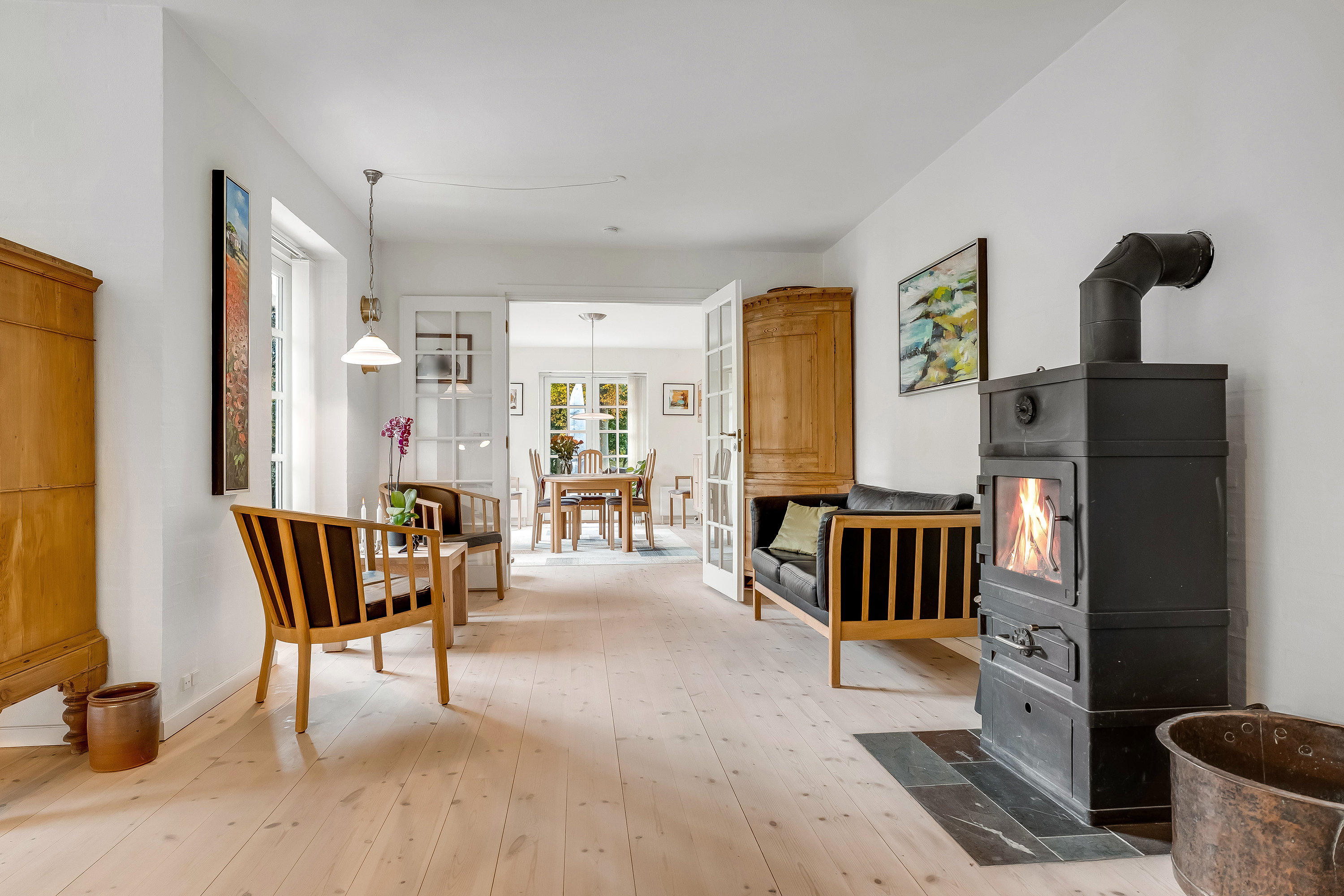 Fremhævet stue billede i fuldskærmstilstand. Billede af Horsemor 3, Systofte, 4800 Nykøbing F