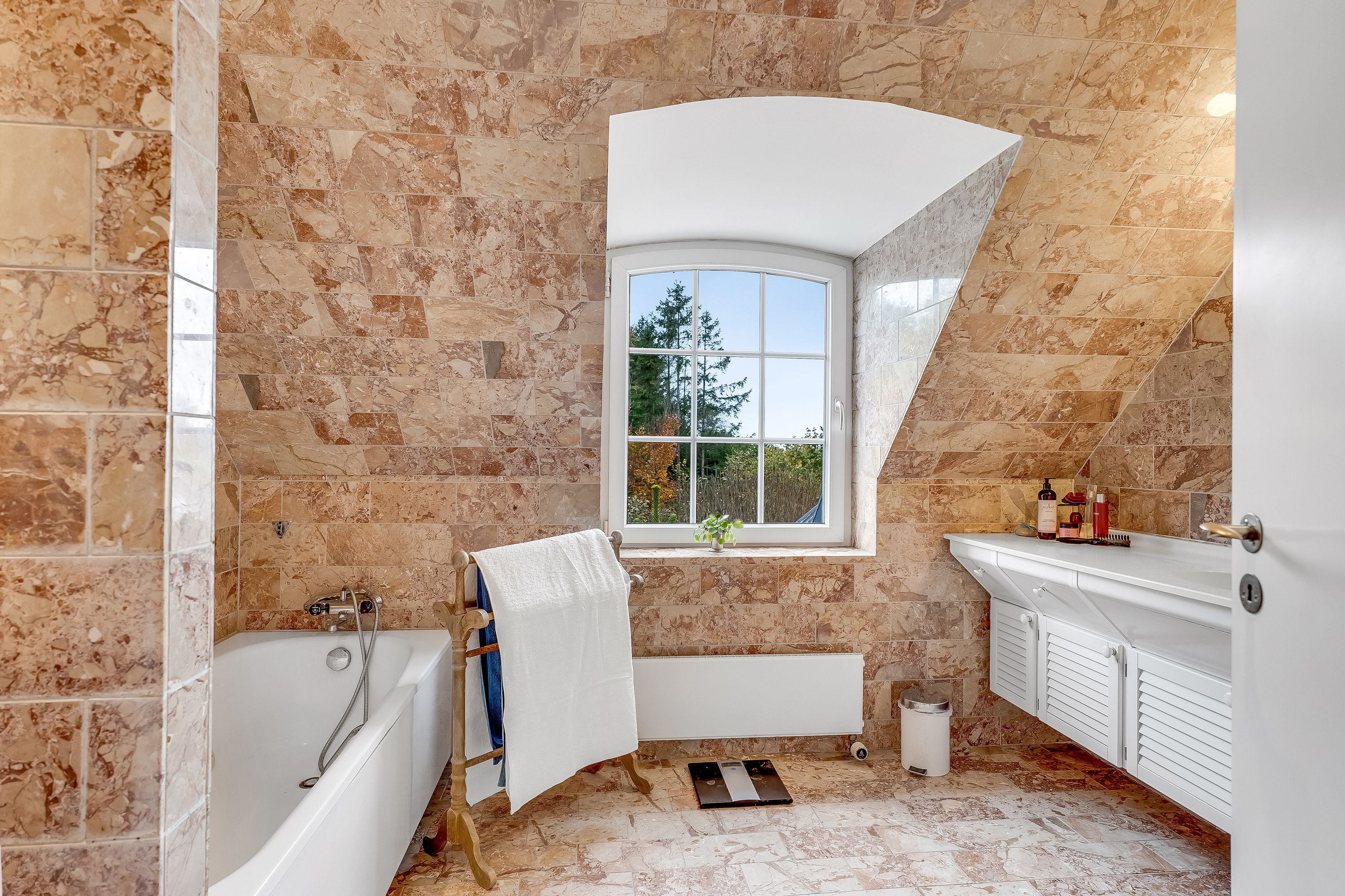 Fremhævet badeværelse billede i fuldskærmstilstand. Billede af Horsemor 3, Systofte, 4800 Nykøbing F