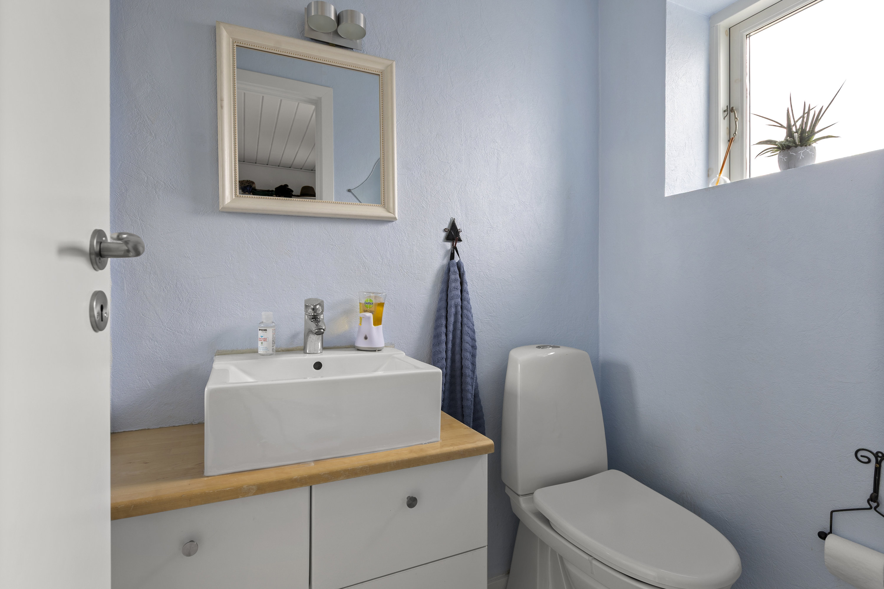 Fremhævet toilet billede i fuldskærmstilstand. Billede af Perlestien 1, 4220 Korsør