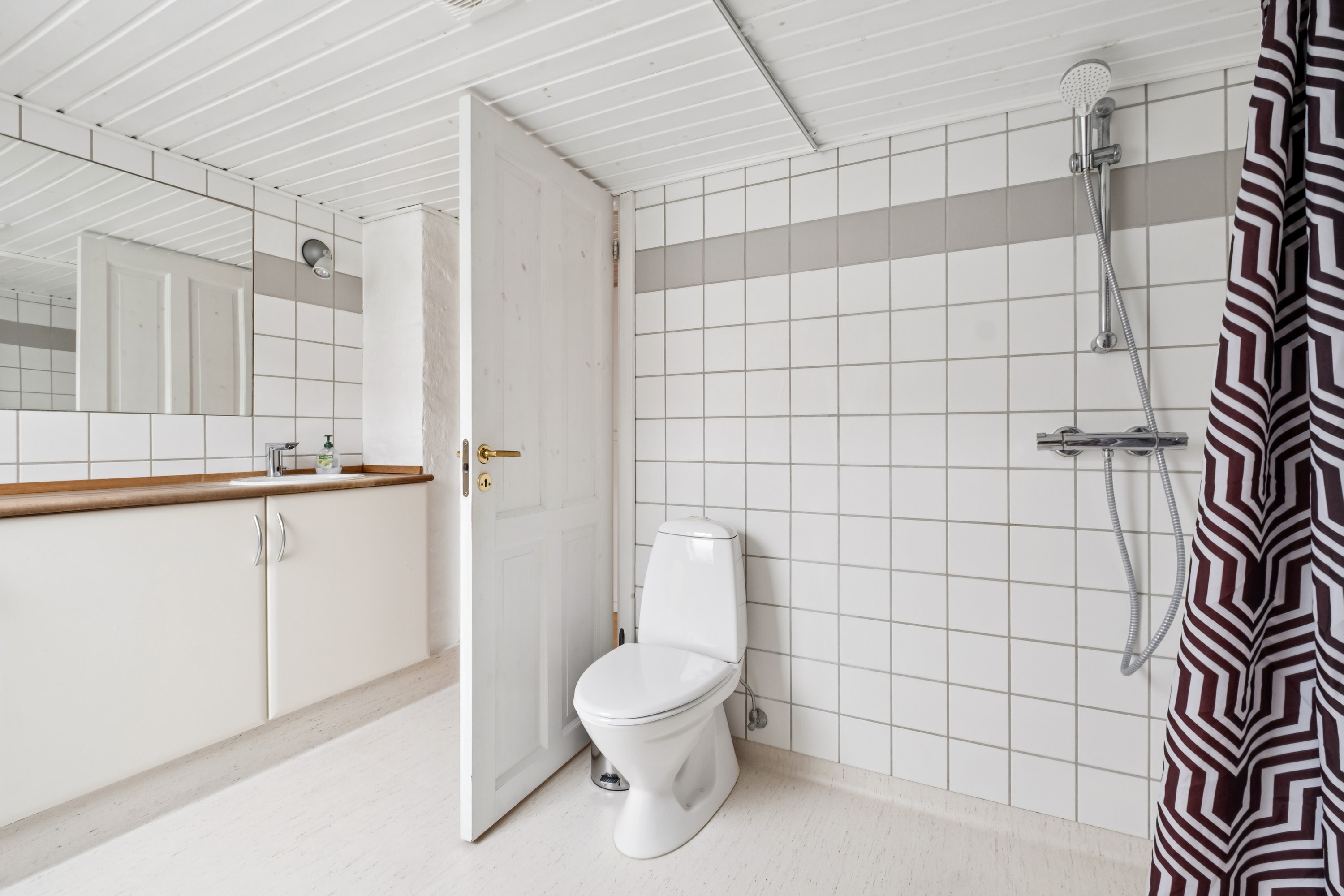 Fremhævet badeværelse tagetagen billede i fuldskærmstilstand. Billede af Kildegade 3, 1., Midtbyen, 8700 Horsens