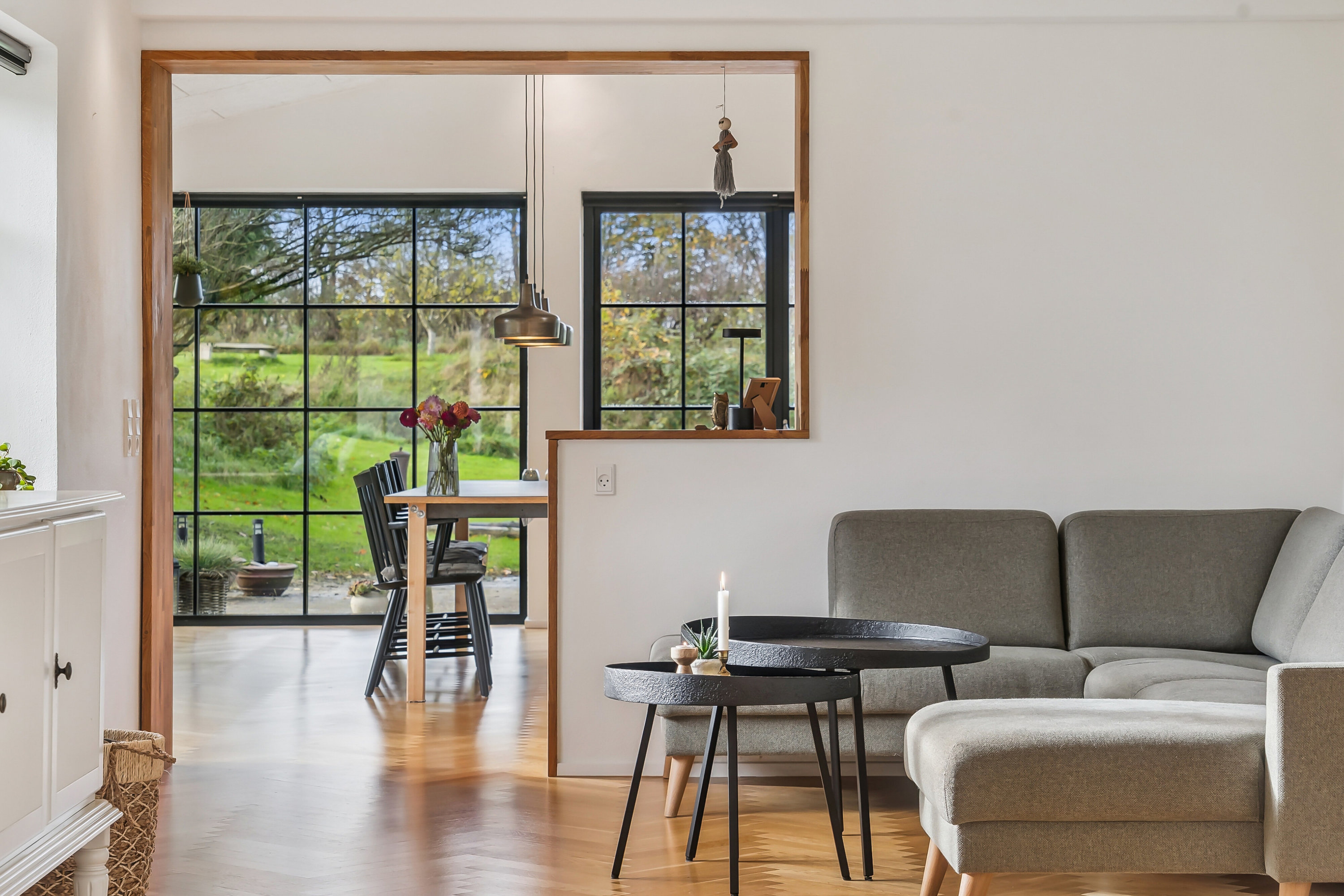 Fremhævet stue billede i fuldskærmstilstand. Billede af Tågelundvej 24, 6040 Egtved