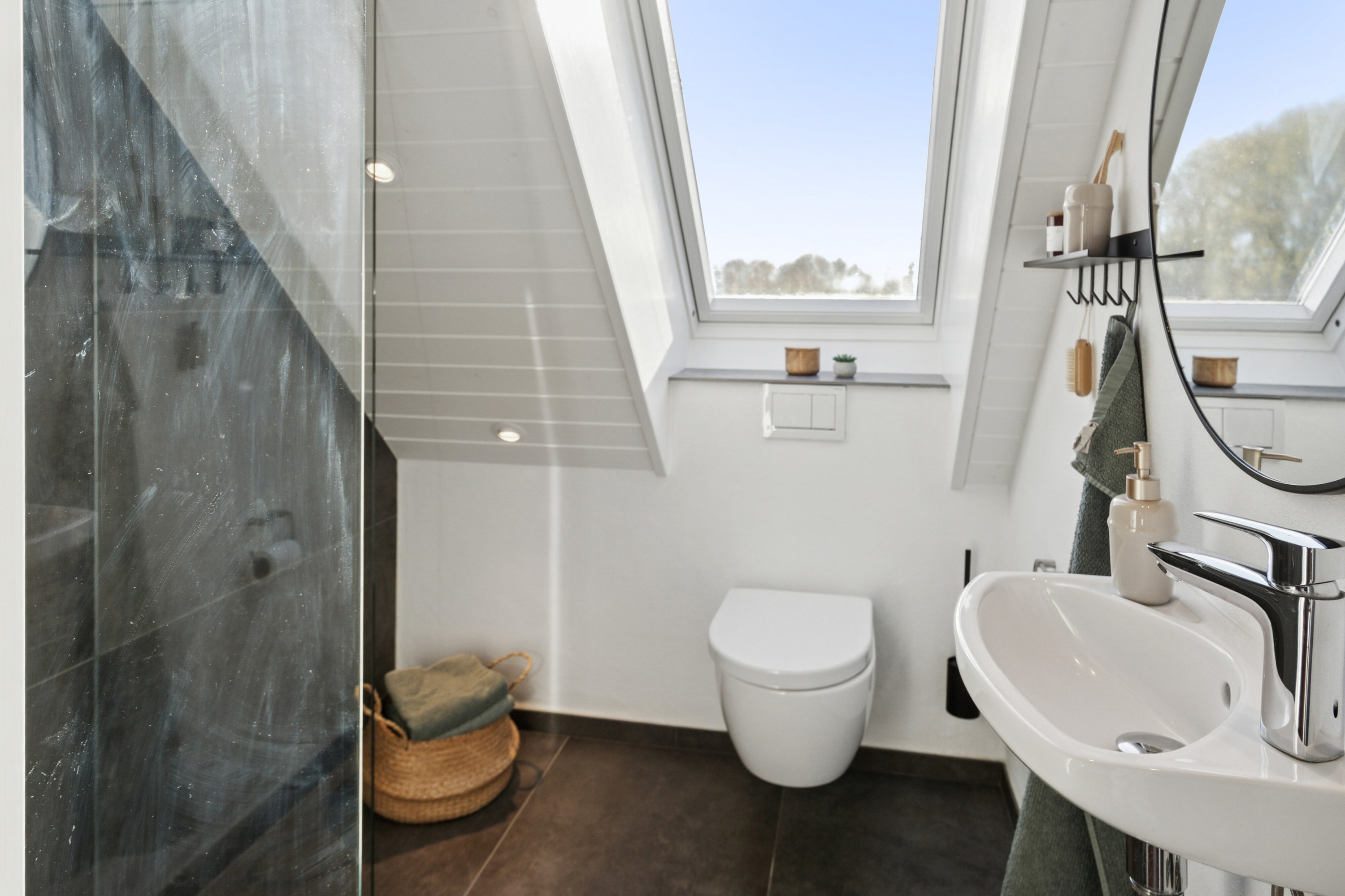 Fremhævet badeværelse billede i fuldskærmstilstand. Billede af Tågelundvej 24, 6040 Egtved