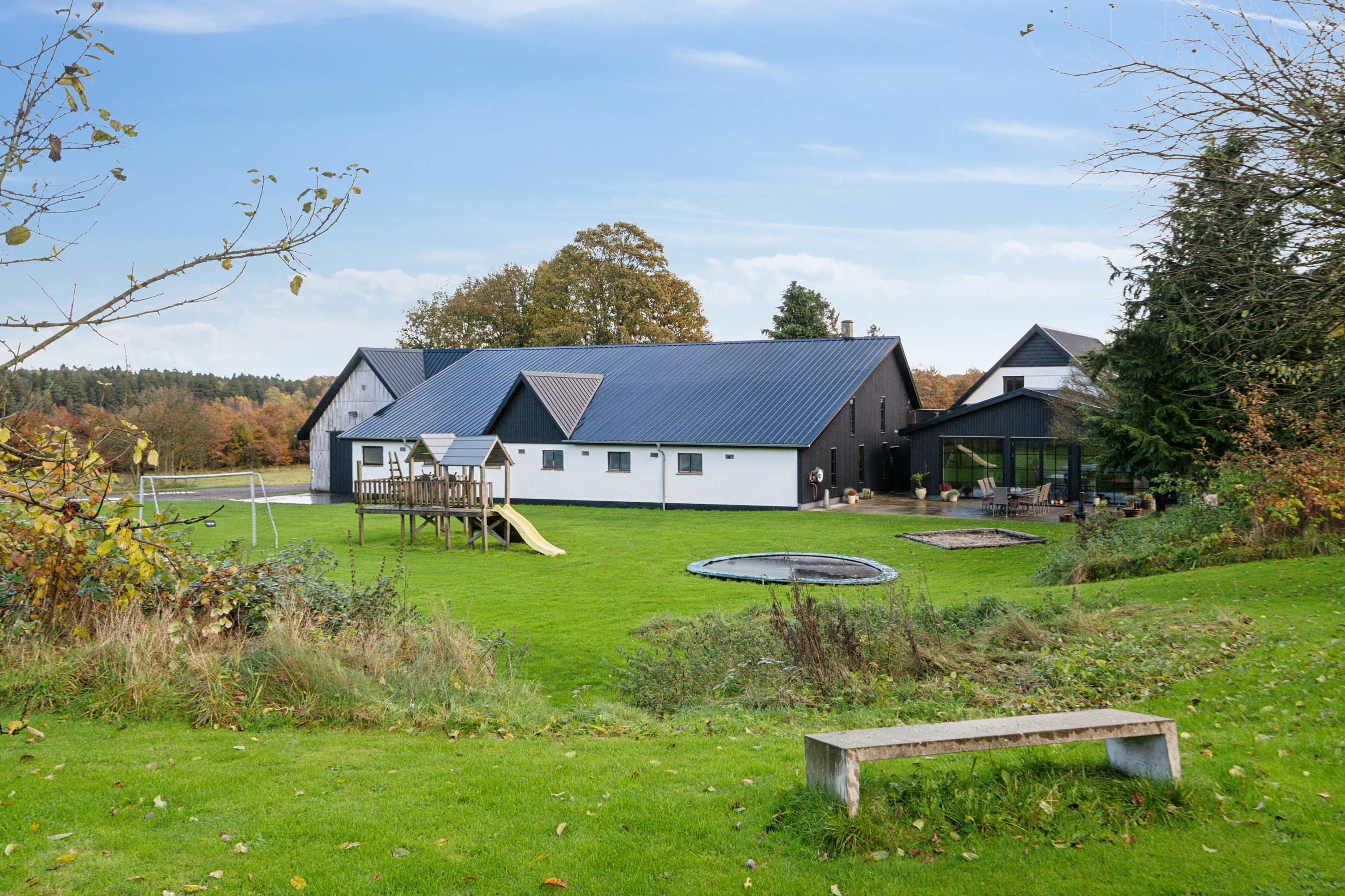 Fremhævet set fra haven billede i fuldskærmstilstand. Billede af Tågelundvej 24, 6040 Egtved