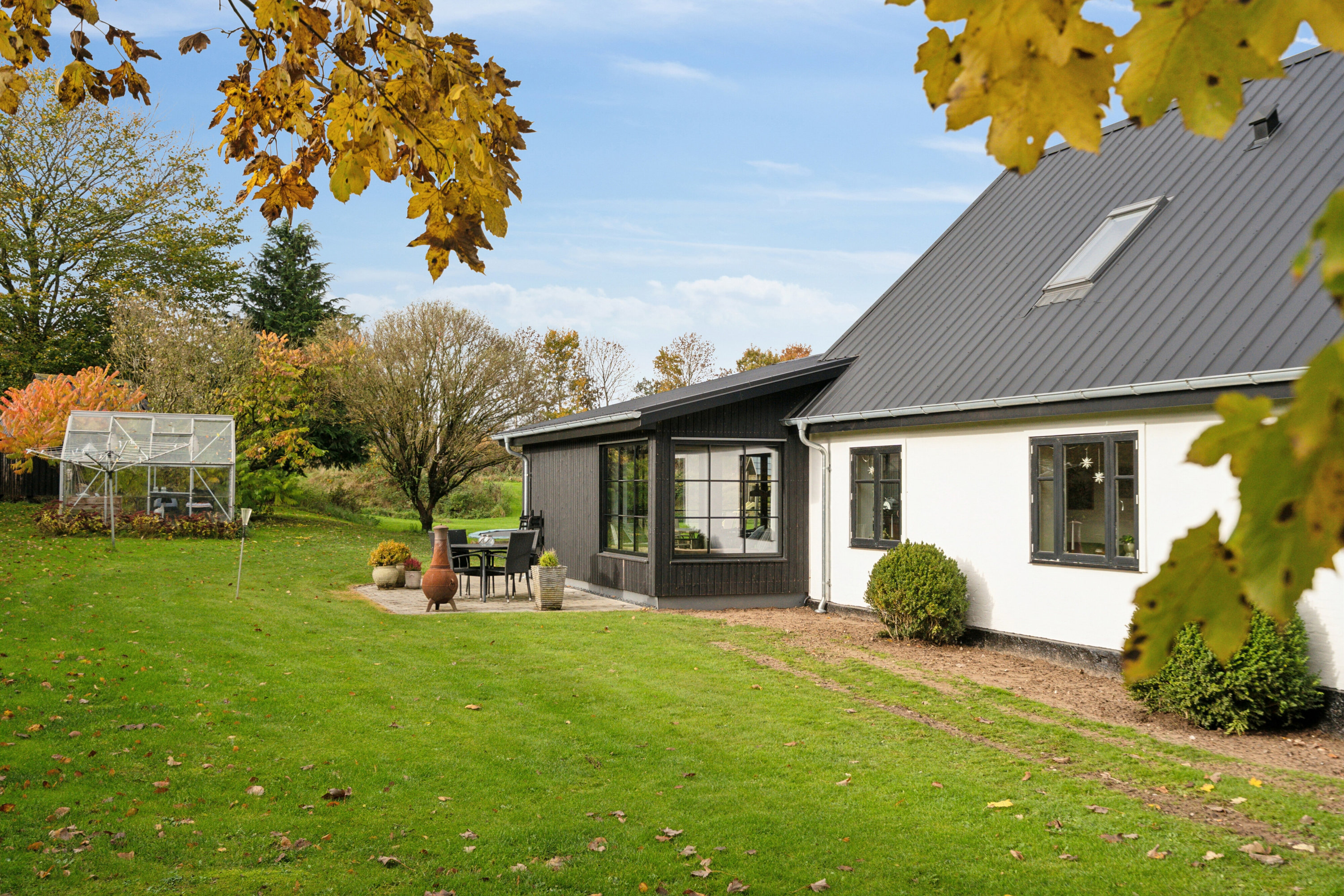 Fremhævet set fra haven billede i fuldskærmstilstand. Billede af Tågelundvej 24, 6040 Egtved