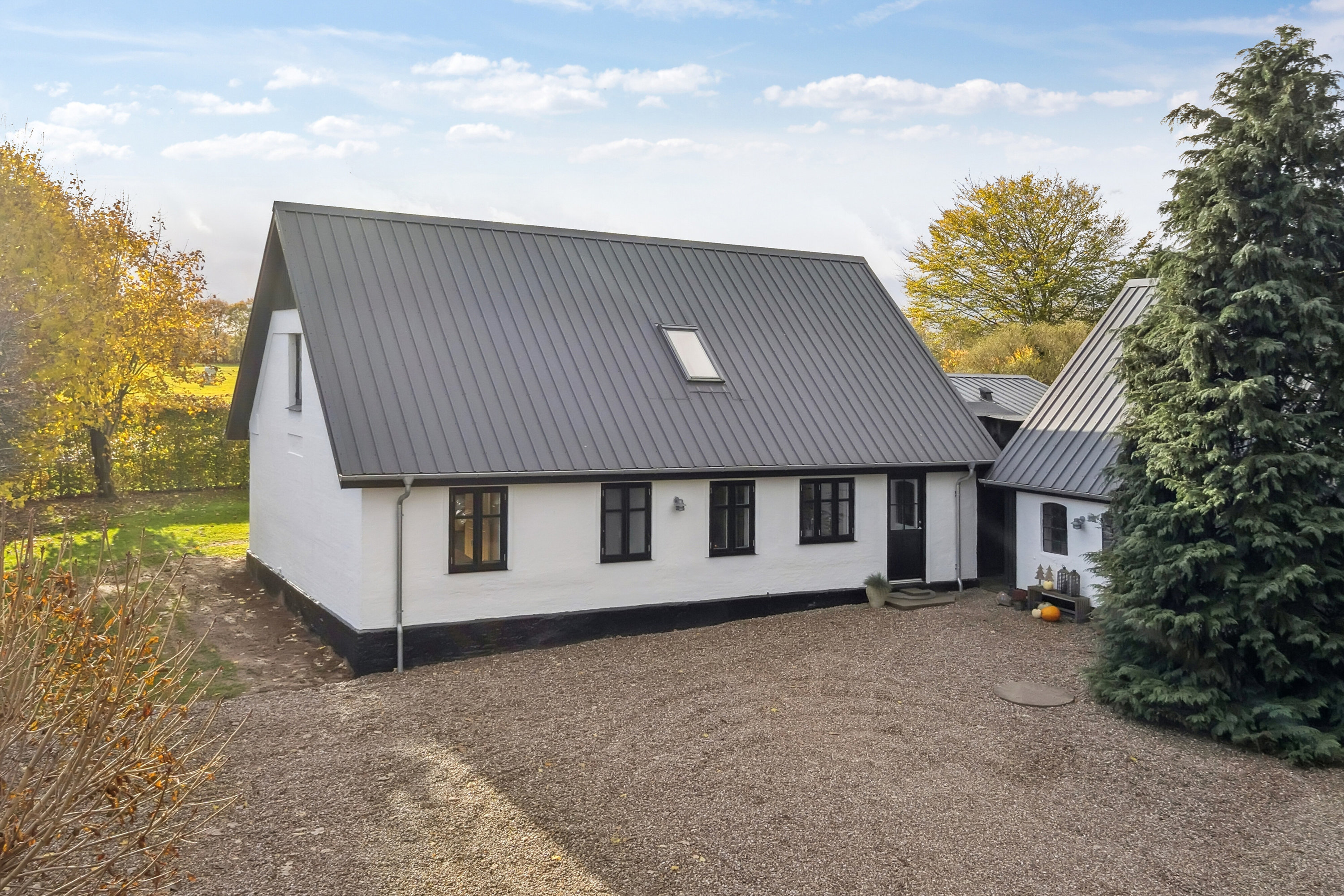 Fremhævet set fra vejen billede i fuldskærmstilstand. Billede af Tågelundvej 24, 6040 Egtved