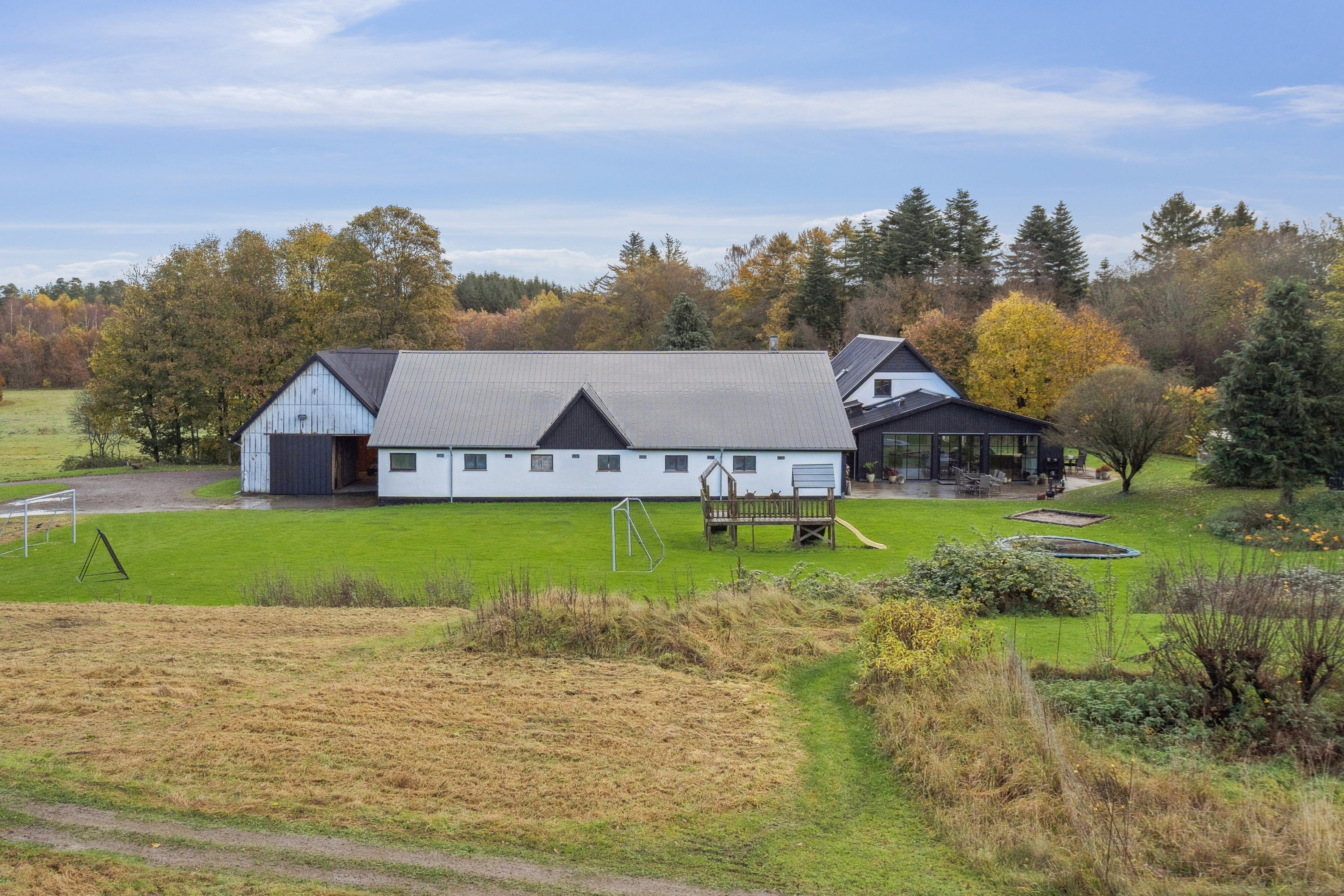 Miniaturebillede 1: set fra haven. Billede af Tågelundvej 24, 6040 Egtved