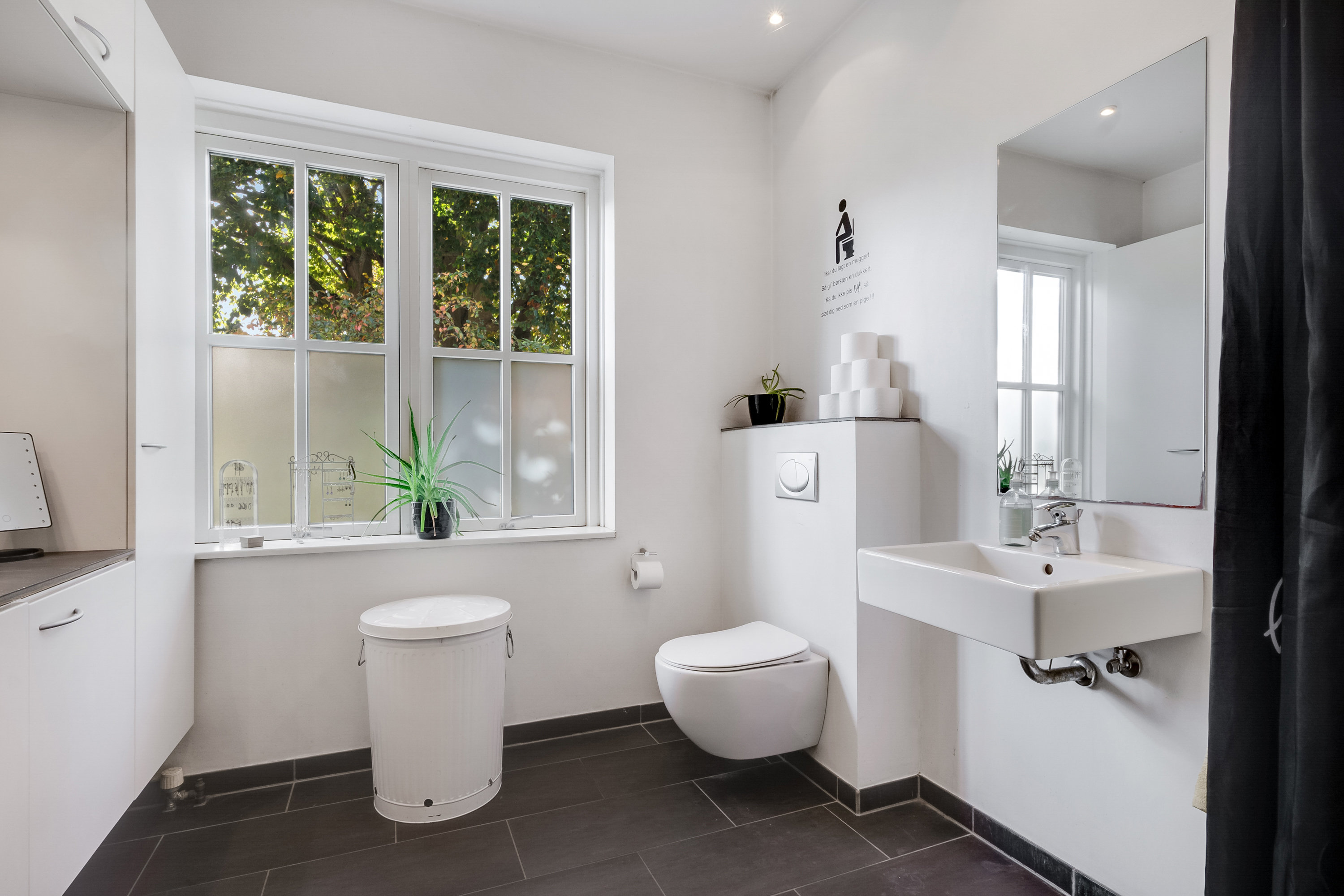 Fremhævet badeværelse billede i fuldskærmstilstand. Billede af Heimdalsvej 12, Kauslunde, 5500 Middelfart