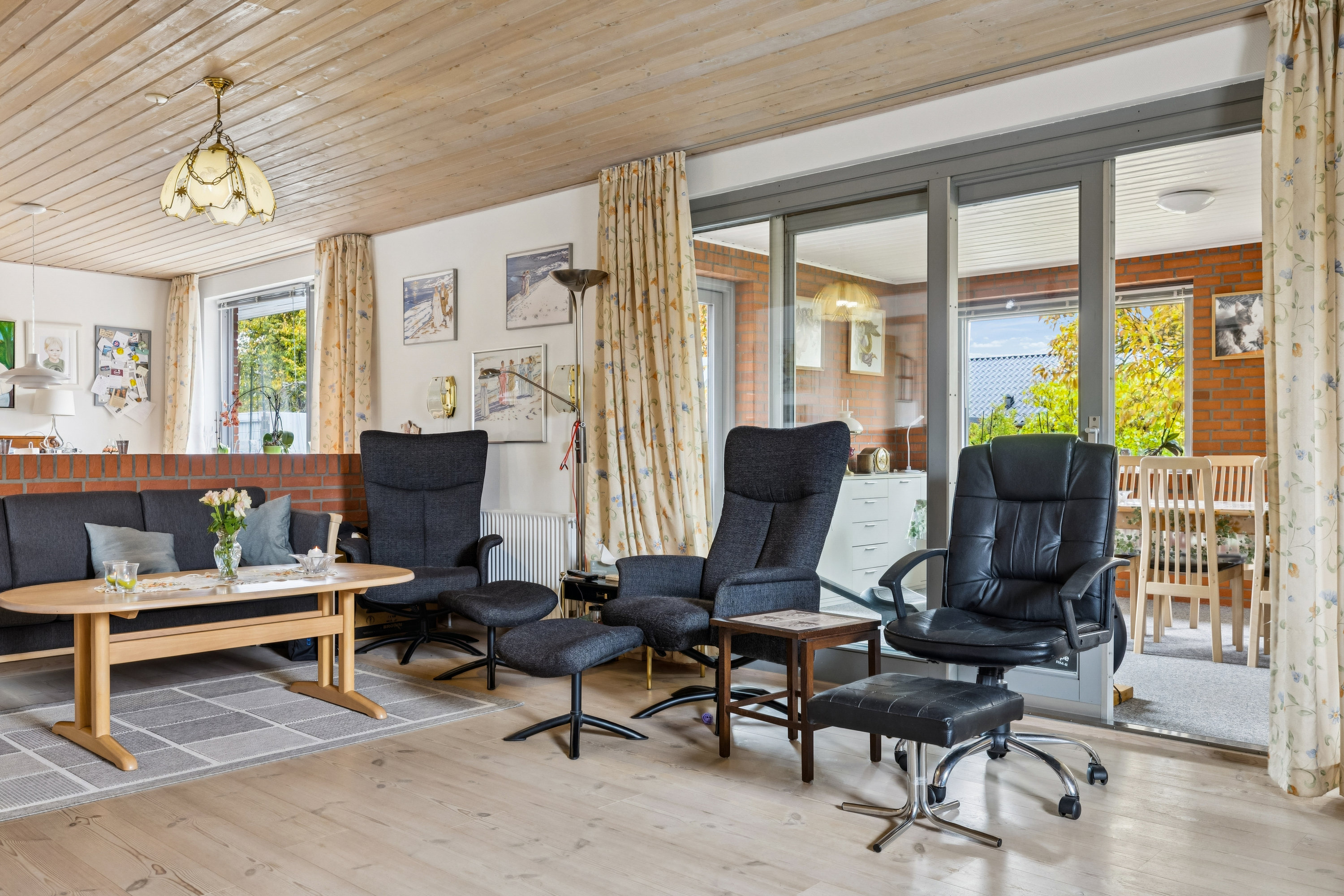 Fremhævet stue billede i fuldskærmstilstand. Billede af Næråparken 16, Sønder Nærå, 5792 Årslev