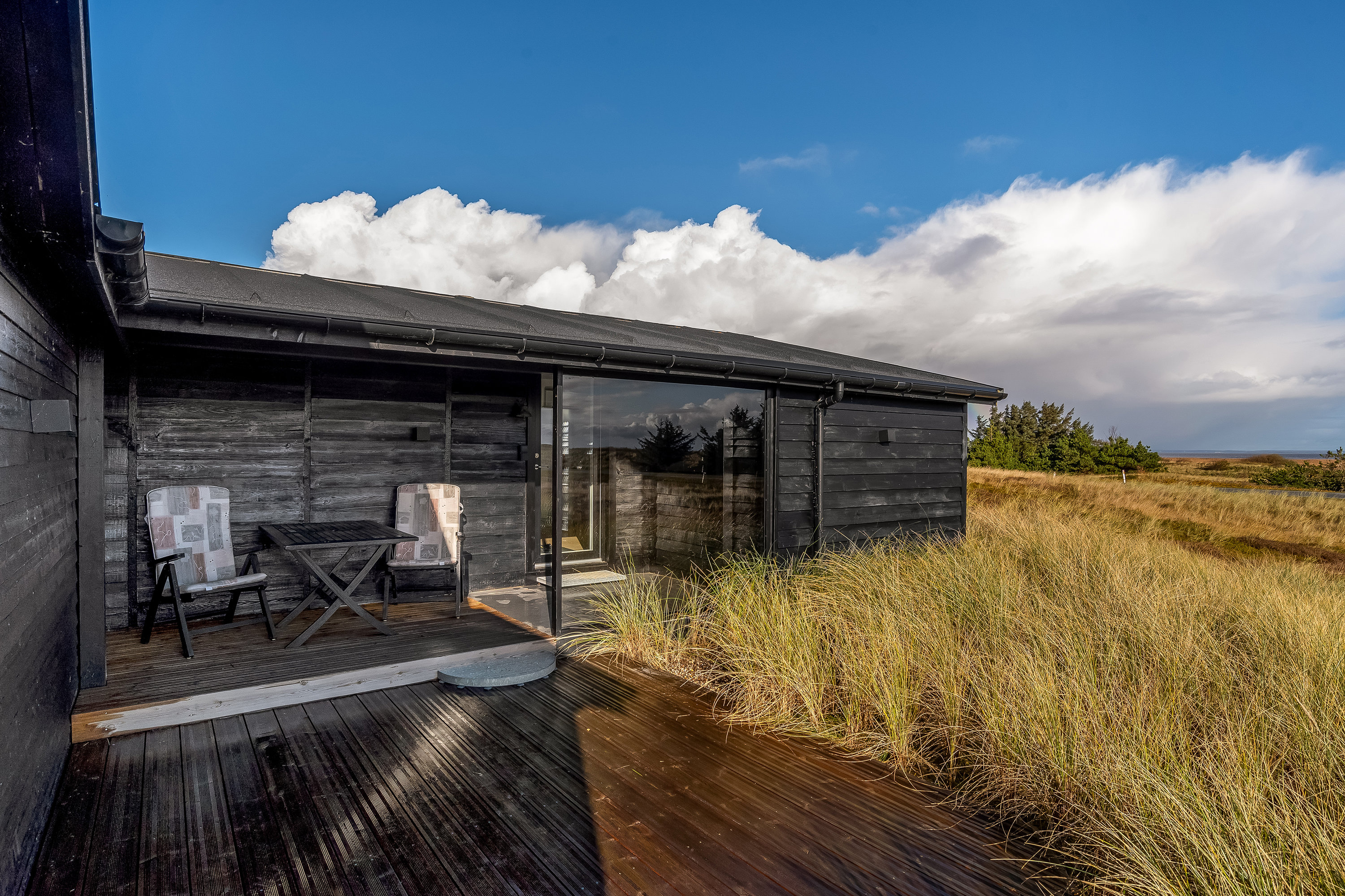 Fremhævet terrasse billede i fuldskærmstilstand. Billede af Sønder Klitvej 198, Haurvig, 6960 Hvide Sande