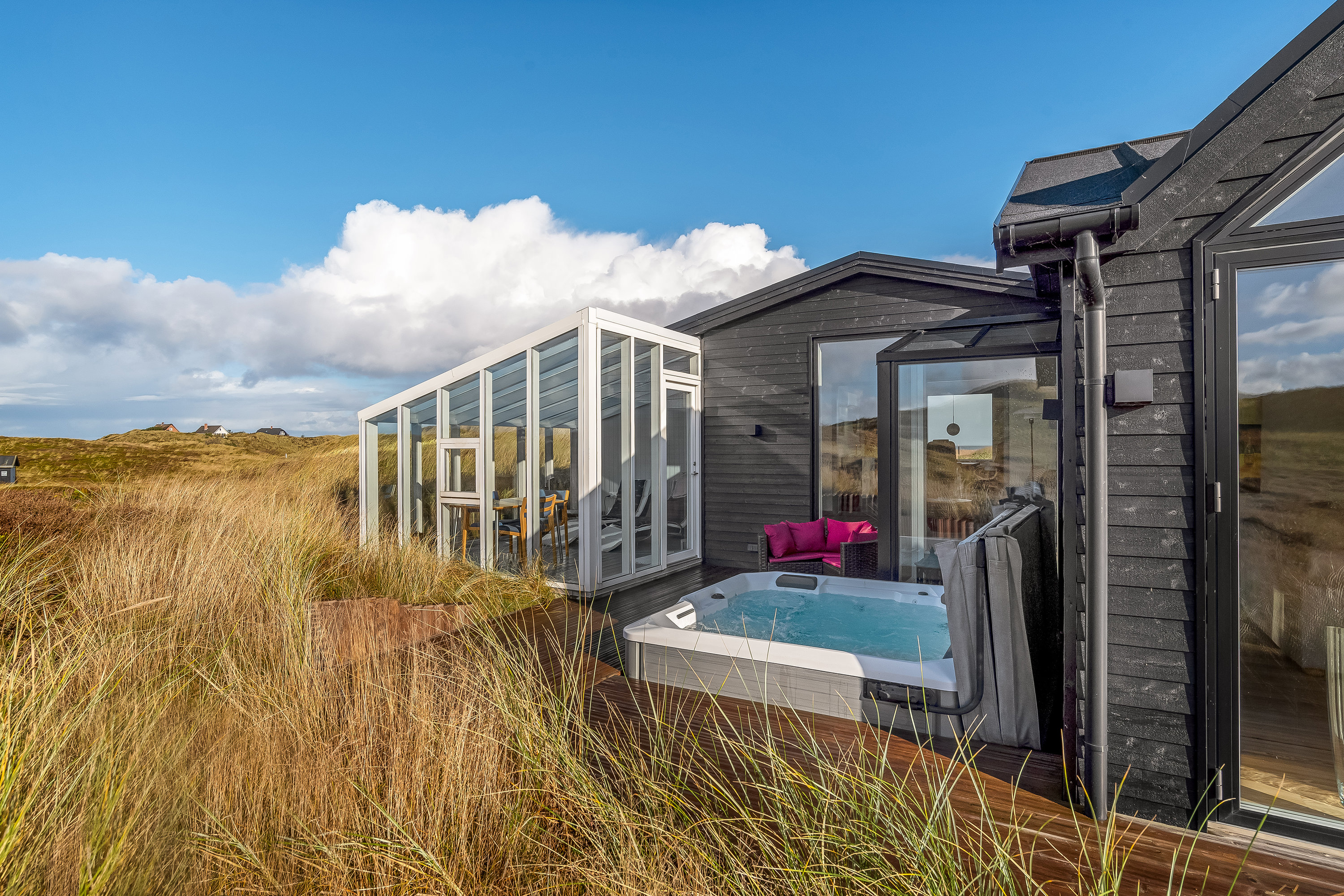 Fremhævet terrasse billede i fuldskærmstilstand. Billede af Sønder Klitvej 198, Haurvig, 6960 Hvide Sande