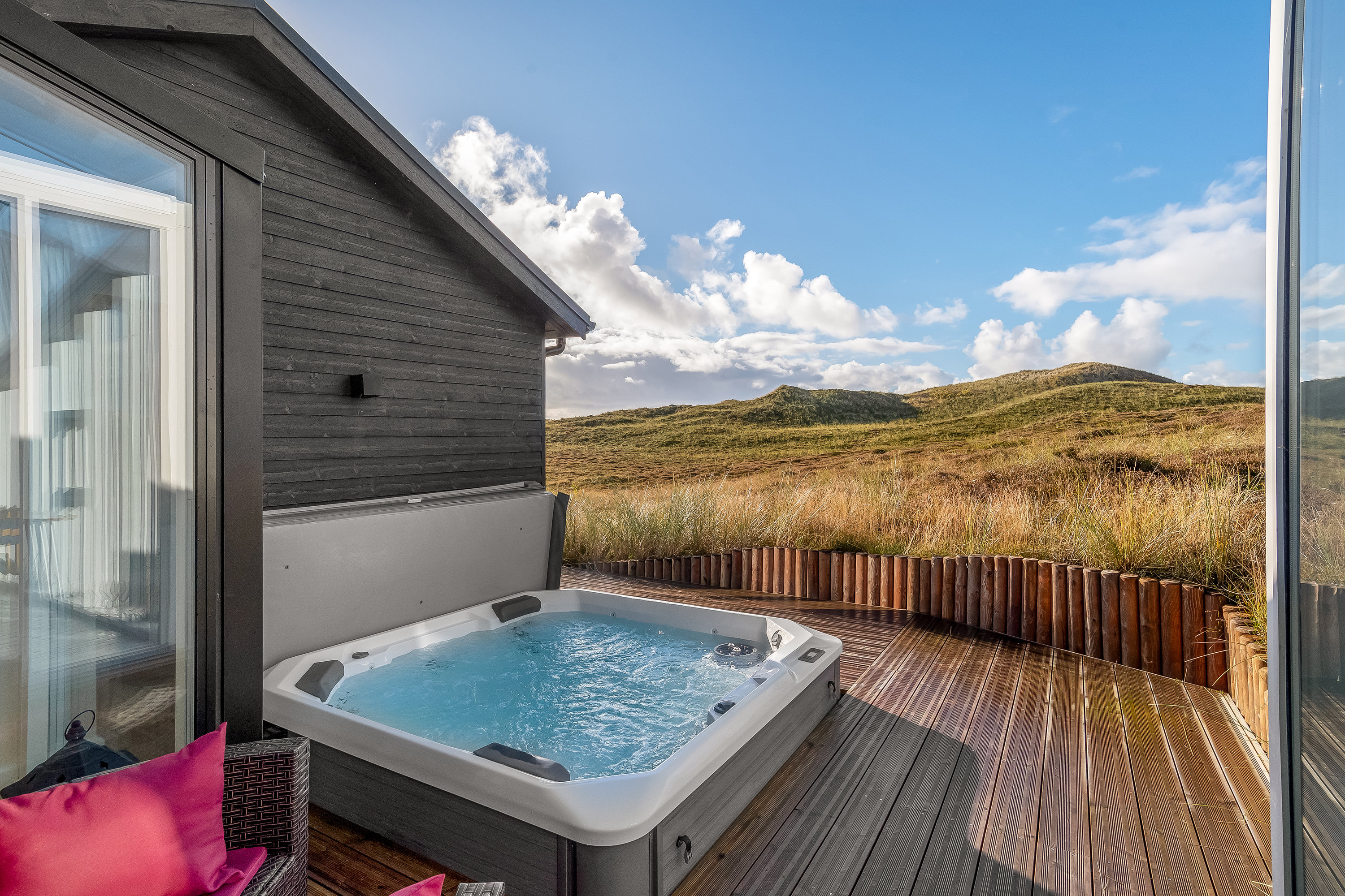 Fremhævet terrasse billede i fuldskærmstilstand. Billede af Sønder Klitvej 198, Haurvig, 6960 Hvide Sande