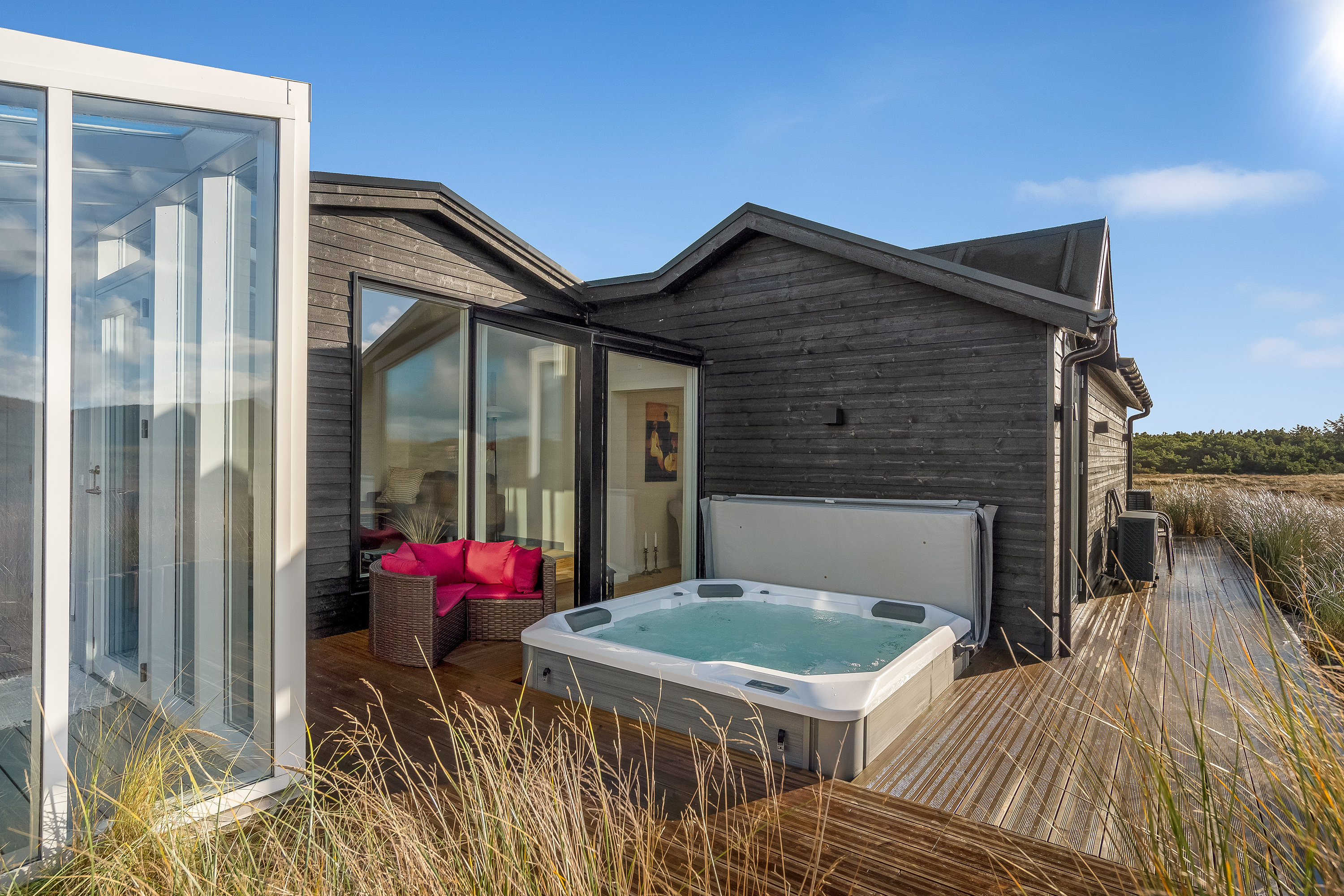 Fremhævet terrasse billede i fuldskærmstilstand. Billede af Sønder Klitvej 198, Haurvig, 6960 Hvide Sande