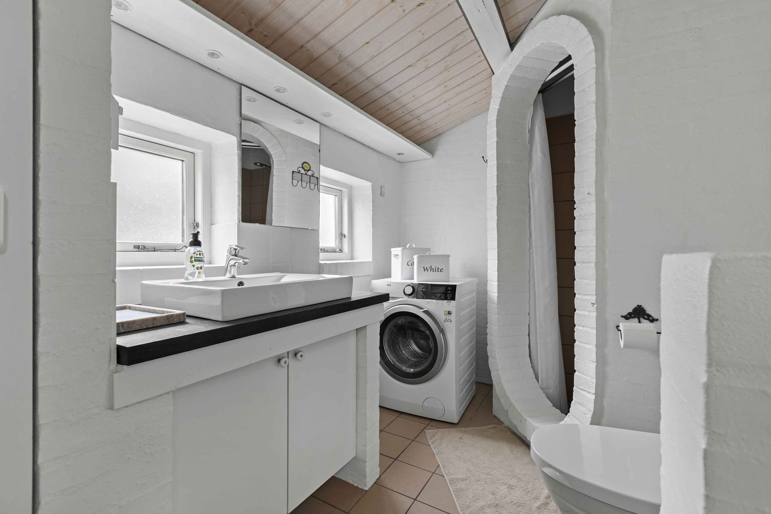 Fremhævet badeværelse billede i fuldskærmstilstand. Billede af Elmelunden 13, Bjerge Str, 4480 Store Fuglede