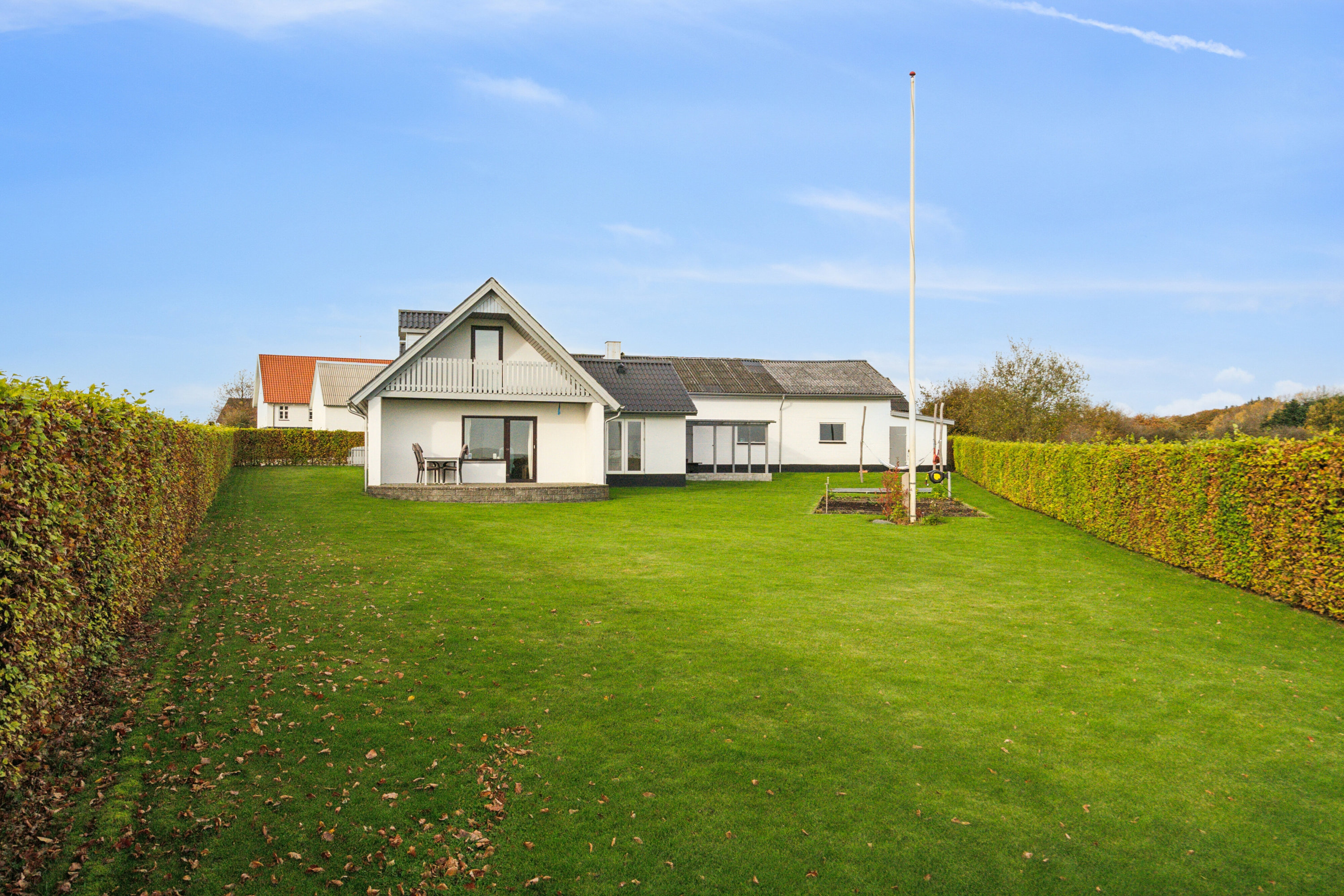 Fremhævet set fra haven billede i fuldskærmstilstand. Billede af Fynslundvej 86, 6064 Jordrup