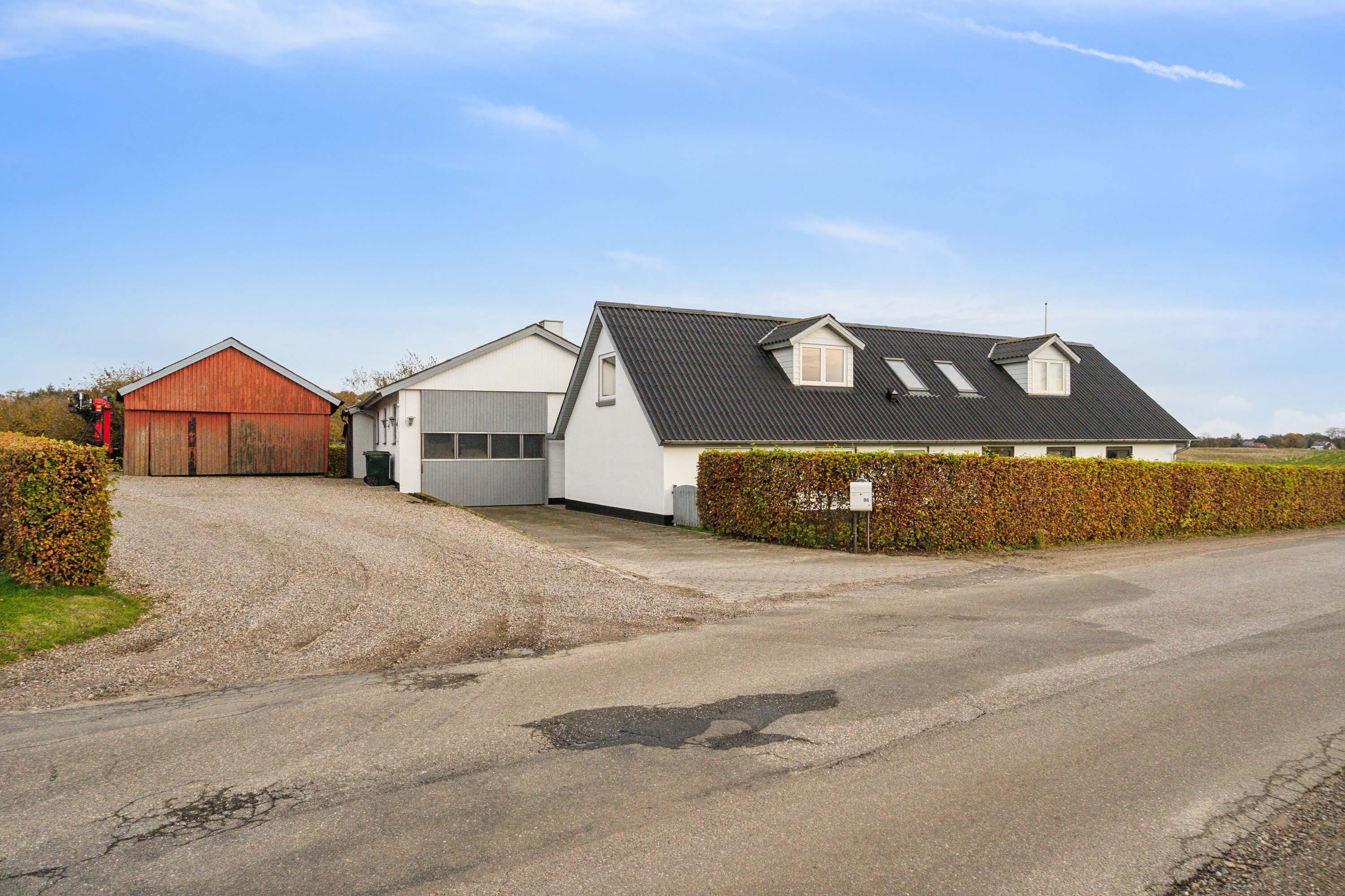 Fremhævet set fra vejen billede i fuldskærmstilstand. Billede af Fynslundvej 86, 6064 Jordrup