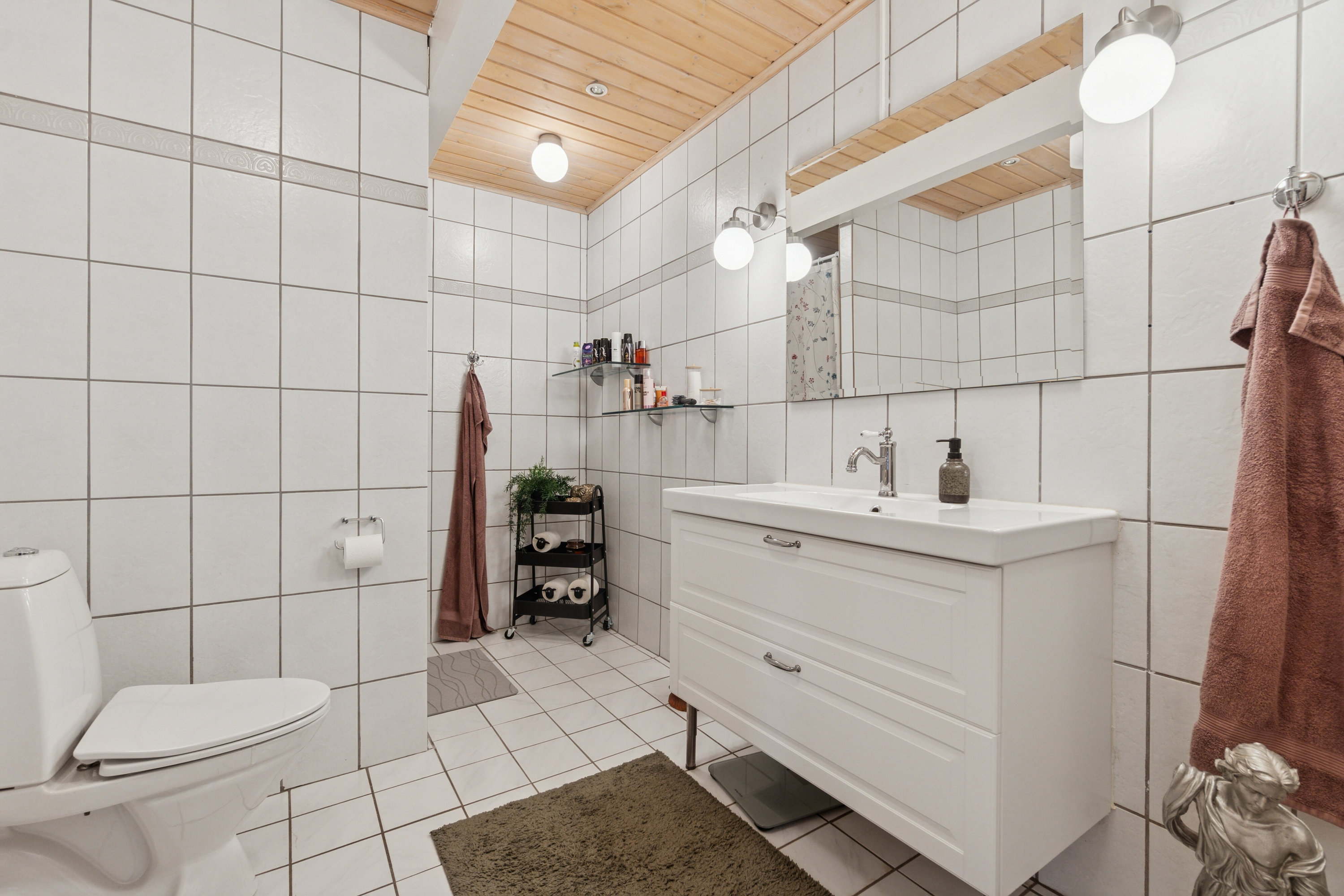 Fremhævet badeværelse billede i fuldskærmstilstand. Billede af Buen 14, Stagstrup, 7752 Snedsted