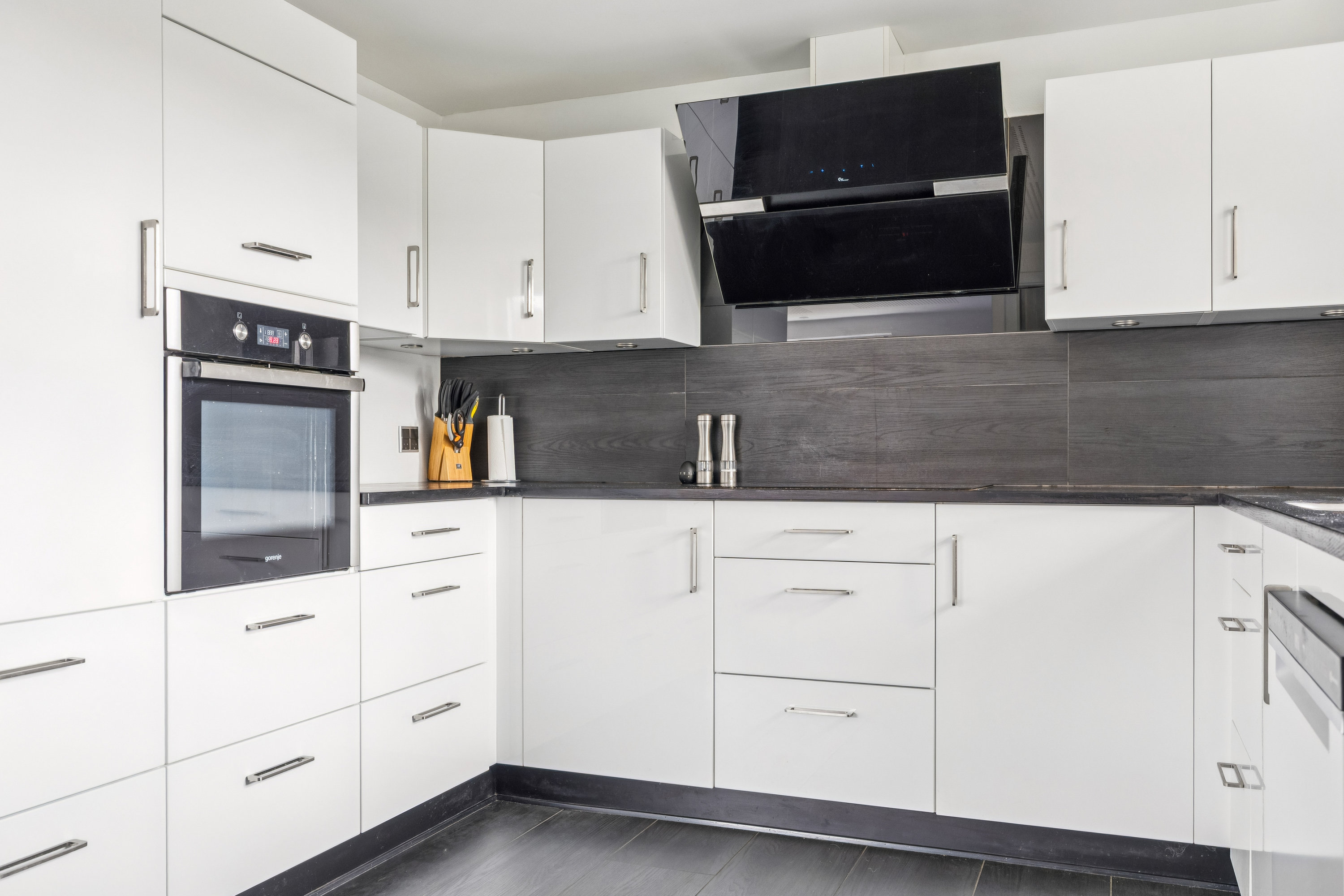 Fremhævet køkken billede i fuldskærmstilstand. Billede af Hjertegræsvej 22, Slukefter, 5210 Odense NV