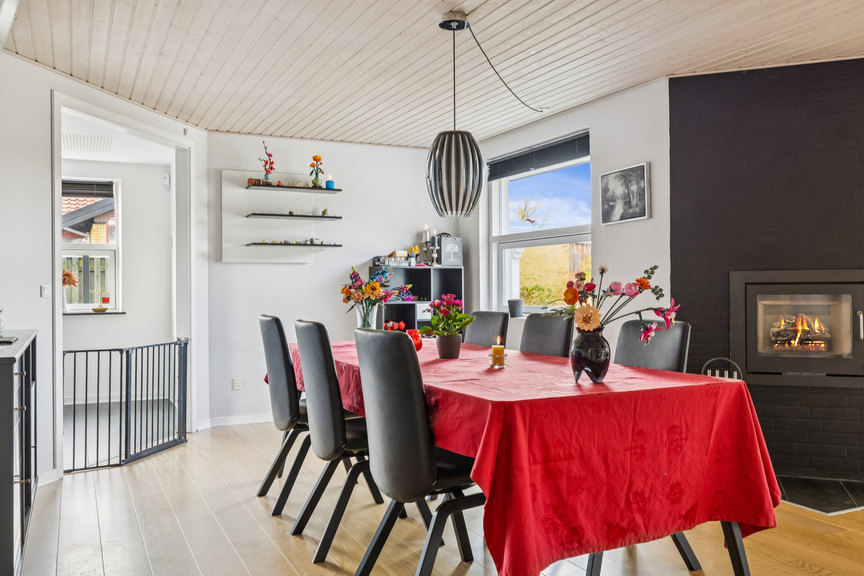 Fremhævet stue billede i fuldskærmstilstand. Billede af Hjertegræsvej 22, Slukefter, 5210 Odense NV